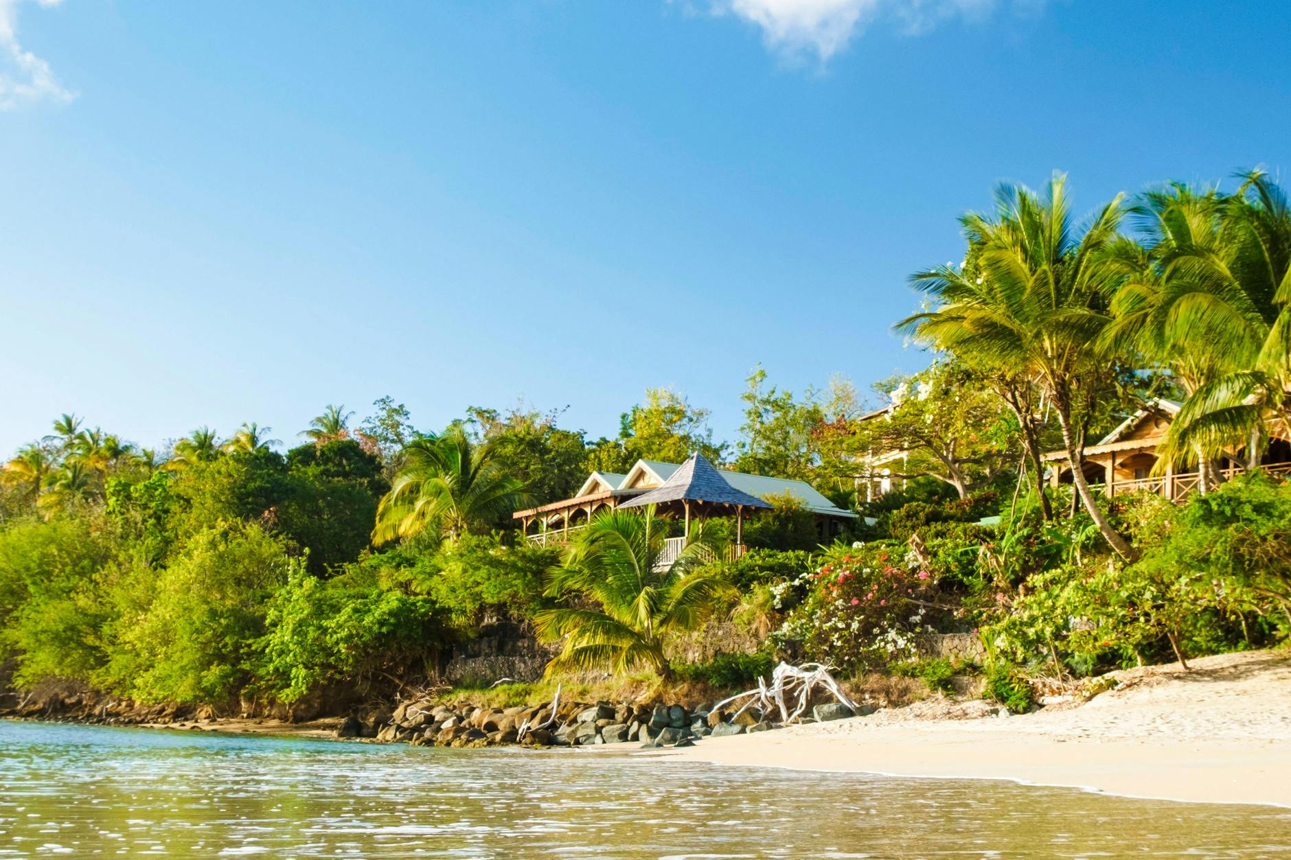 Ein idyllischer Strand auf St. Lucia: Hier sollte die traumhafte Geburt stattfinden. Natürlich kam es anders als erhofft.