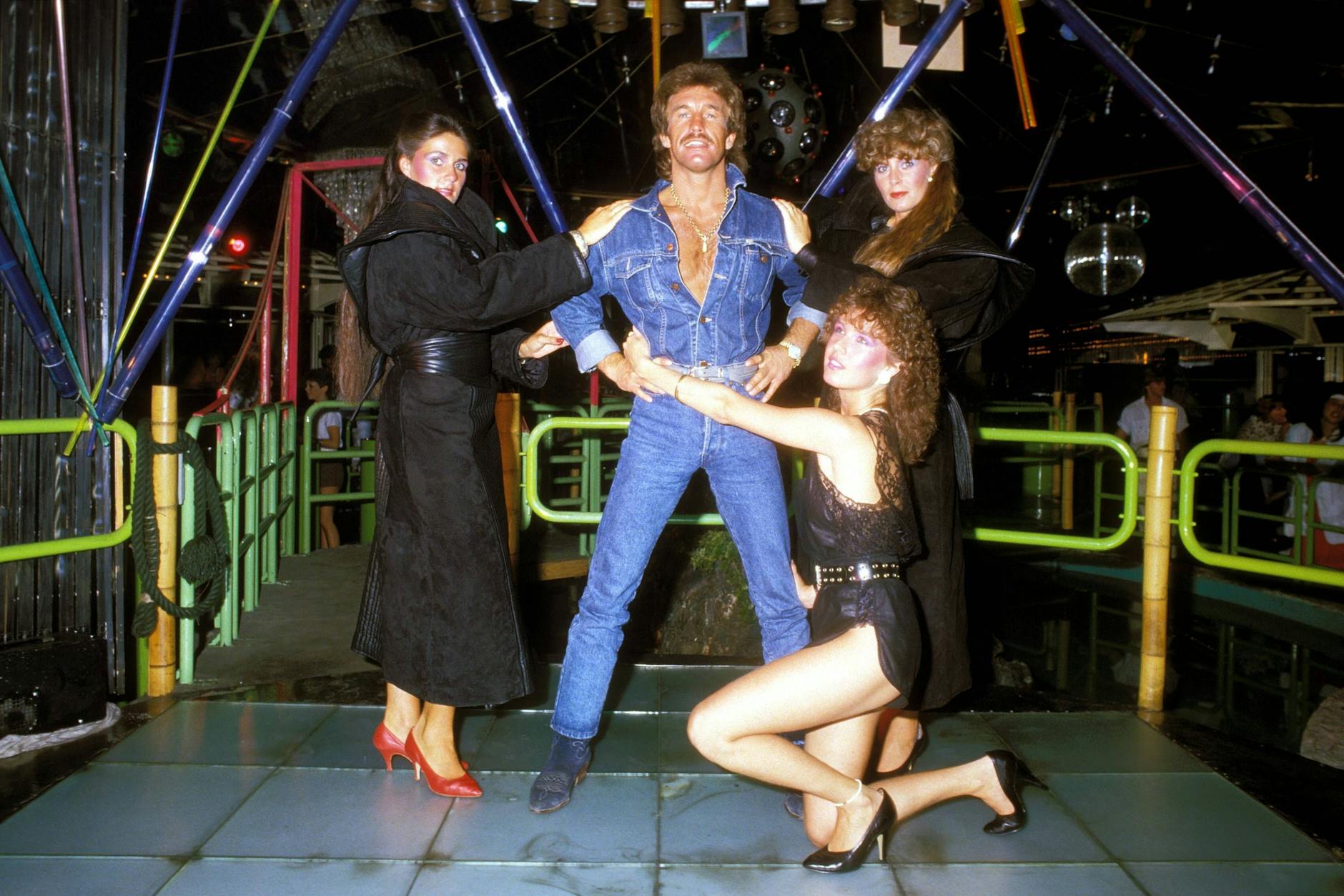 Geschäftstüchtig: René Weller präsentiert Ende der 80er-Jahre seine eigene Klamottenkollektion Rewell.