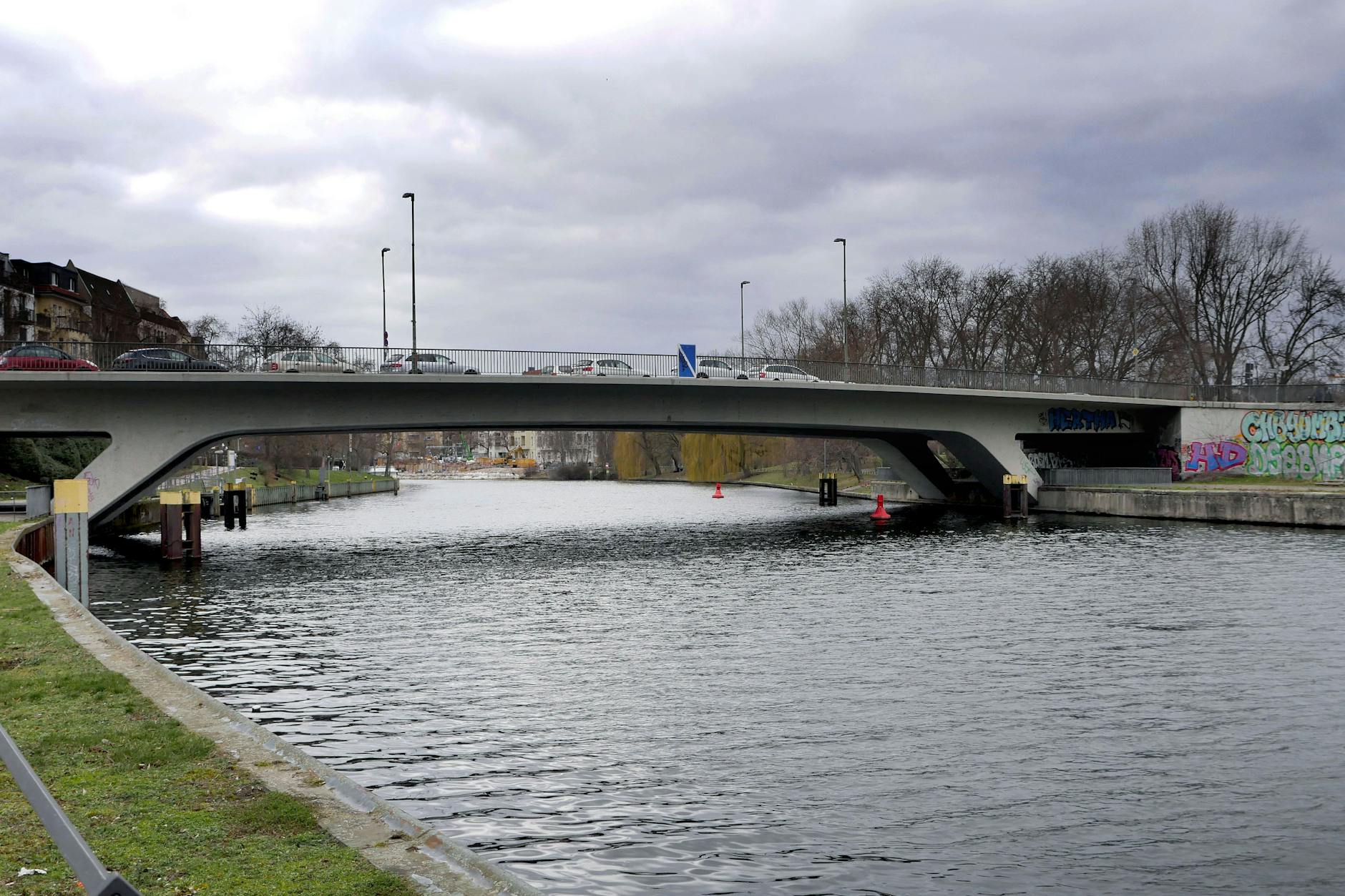 Heute wurde am Morgen eine Leiche nahe der Caprivi-Brücke in Berlin-Charlottenburg geborgen.