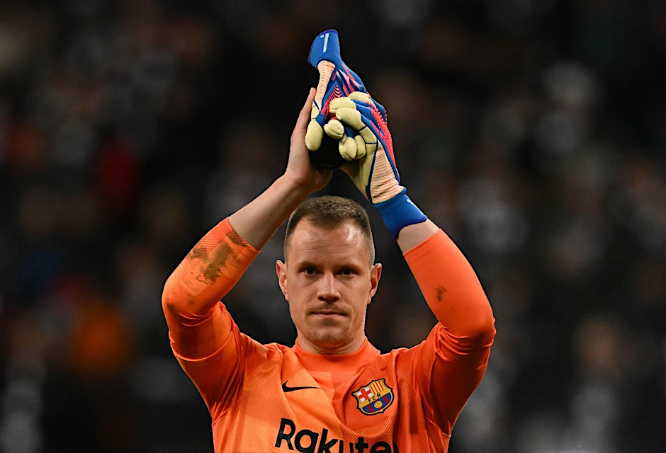 ARCHIV - Barcelonas Torwart Marc-André ter Stegen steht laut Medien vor der Verlängerung seines Vertrages.  