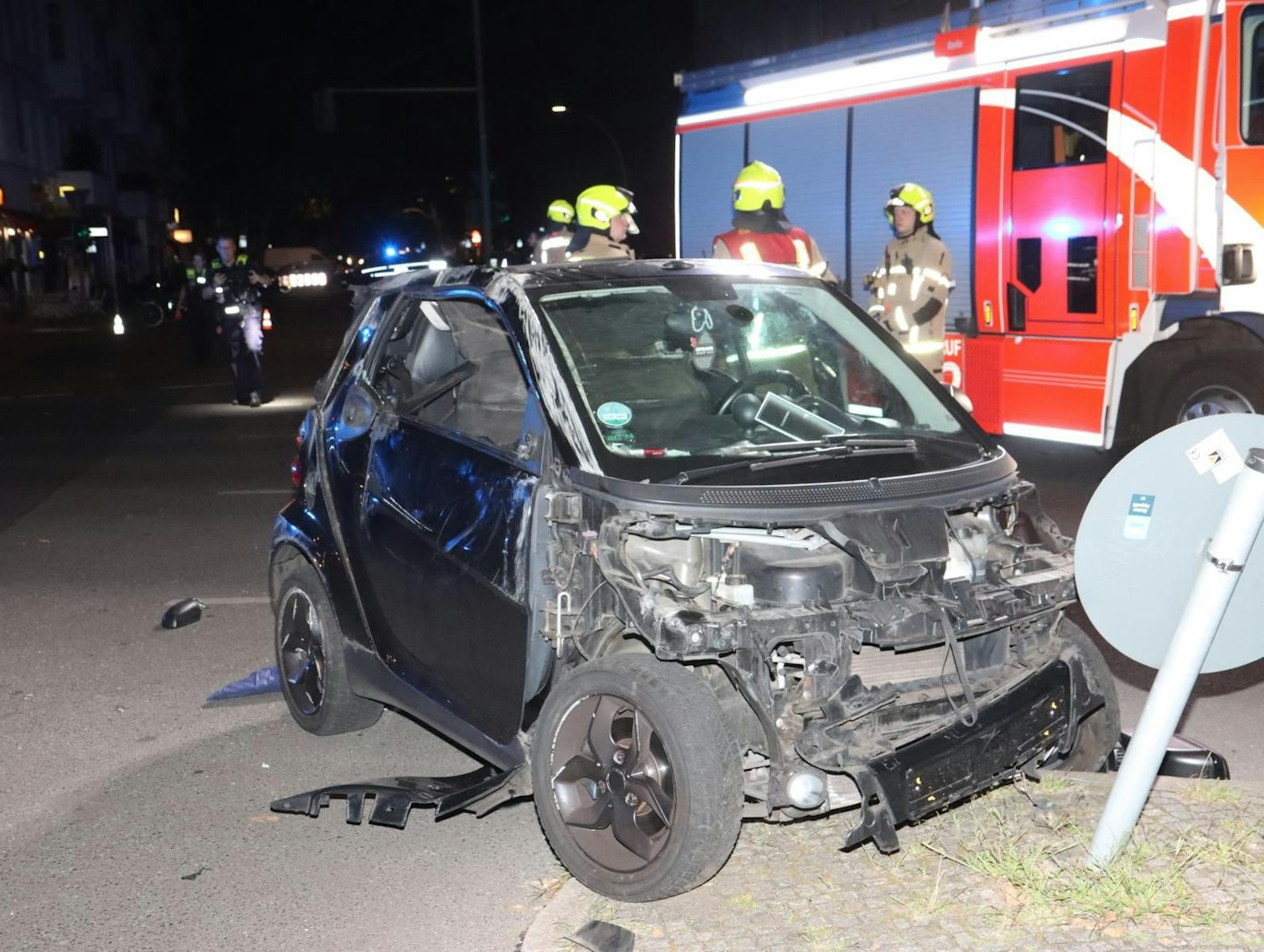 Auto Explodiert In Berlin Schöneberg 22 Jähriger Bei Mutmaßlichem Anschlag Verletzt - w34gykd