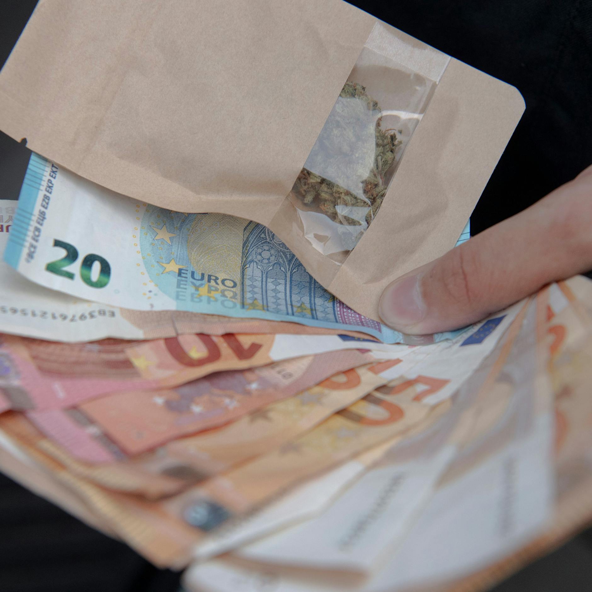 Rentner in seiner Wohnung ermordet: Handelte er mit Drogen?