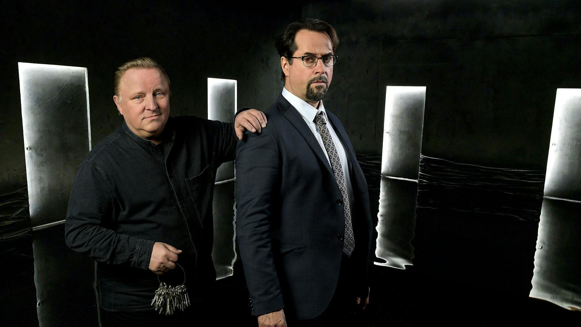 Prof. Karl-Friedrich Boerne (Jan Josef Liefers, r) und Kommissar Frank Thiel (Axel Prahl). Von den Ermittlern aus Münster gibt es einen neuen Fall. 