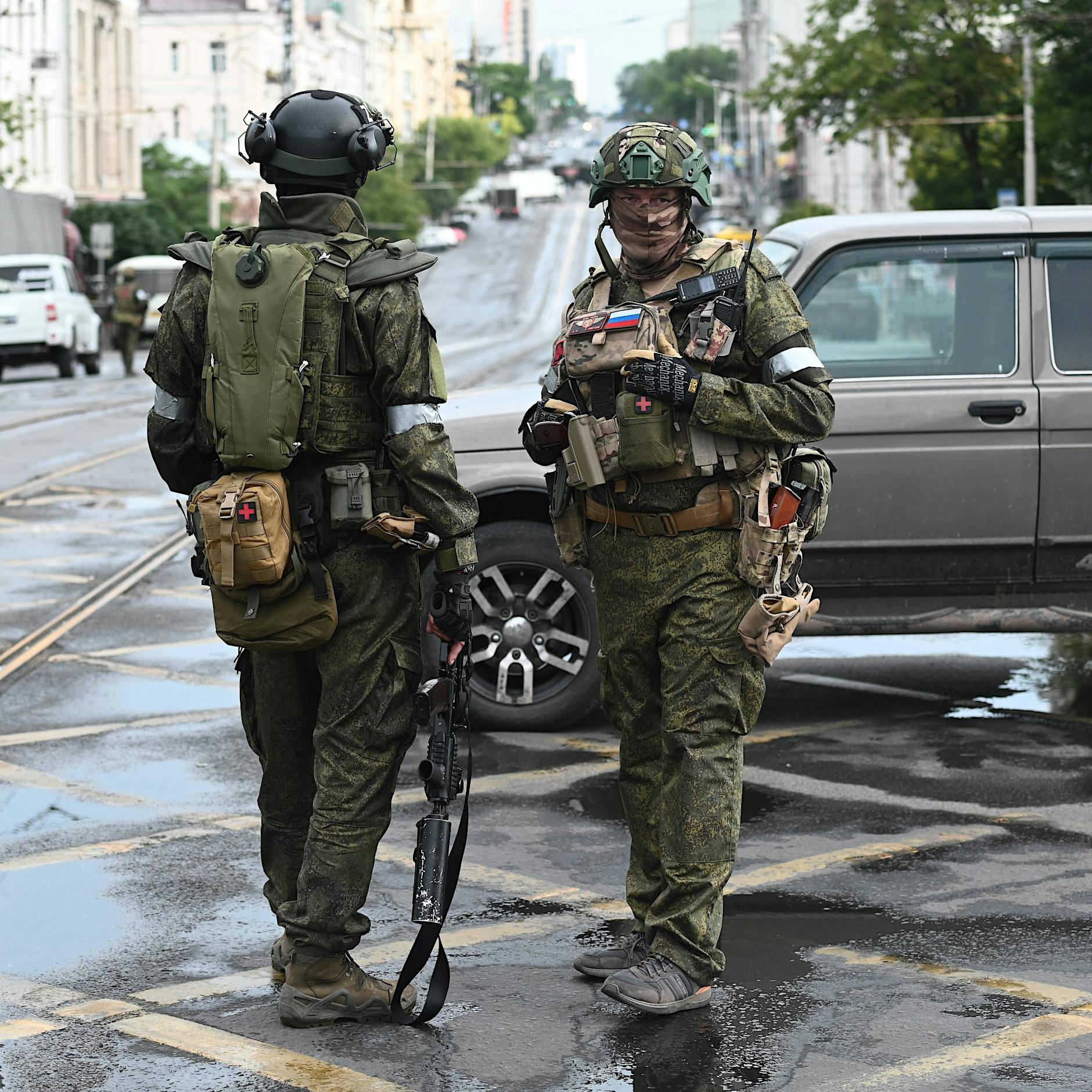 Nach Prigoschins Tod: Putin unterzeichnet Dekret – auch Söldner müssen Eid auf Russland-Flagge schwören