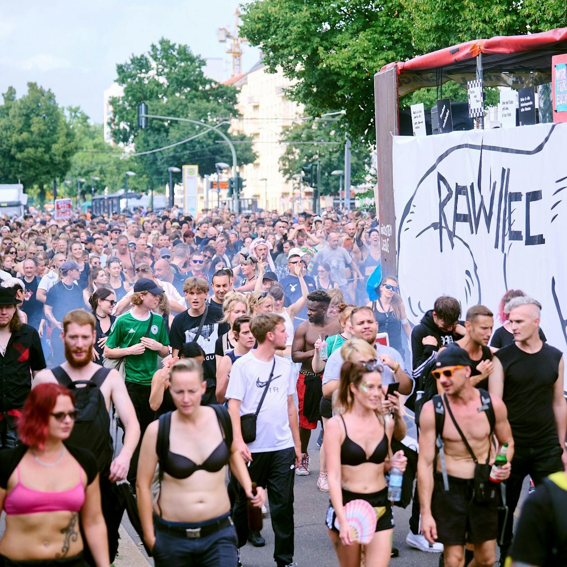 Hilfe! Irre viele Demos legen am Samstag die ganze Stadt lahm