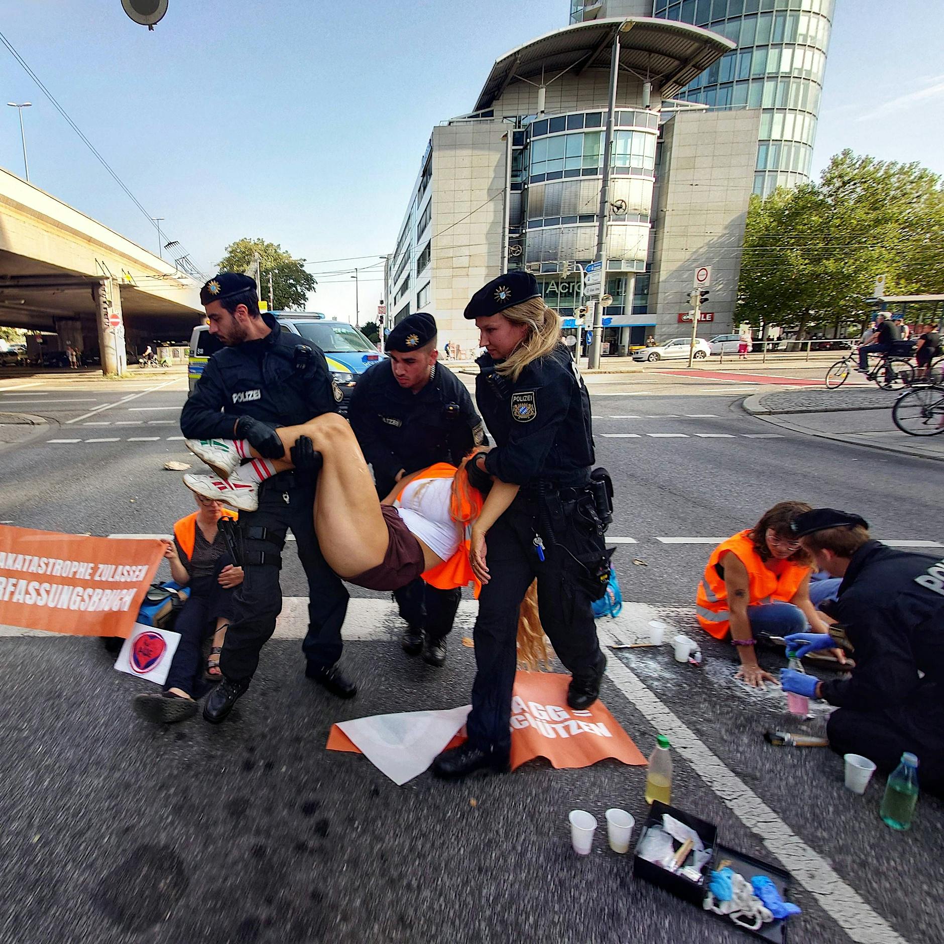 Blockaden in Berlin: So verklagen Sie die Klima-Kleber der Letzten Generation auf Schadenersatz