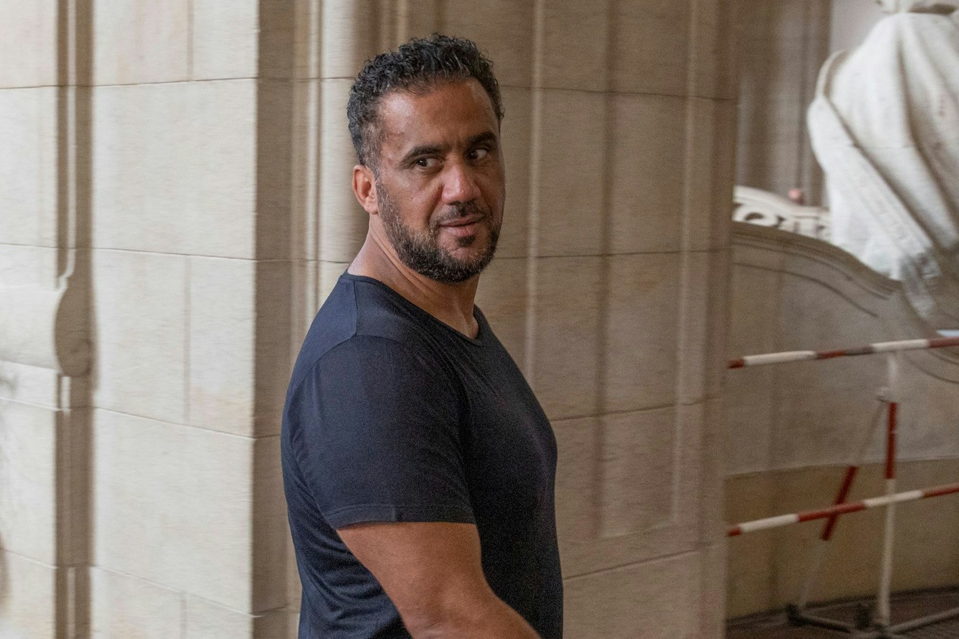 Arafat Abou-Chacker vergleicht in einem Tiktok-Livestream den israelischen Ministerpräsidenten Benjamin Netanjahu mit Adolf Hitler.