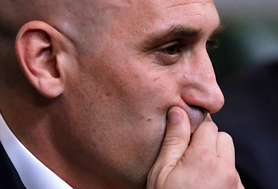 ARCHIV - Spaniens Fußball-Chef Luis Rubiales tritt möglicherweise zurück.  