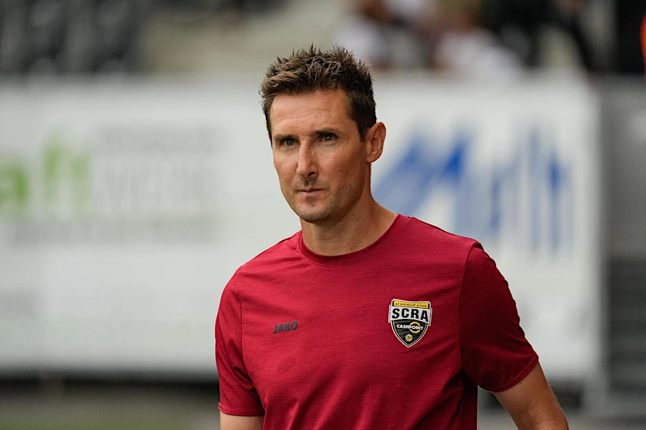 ARCHIV - Miroslav Klose lobt den FC Bayern für die Verpflichtung von Harry Kane.  