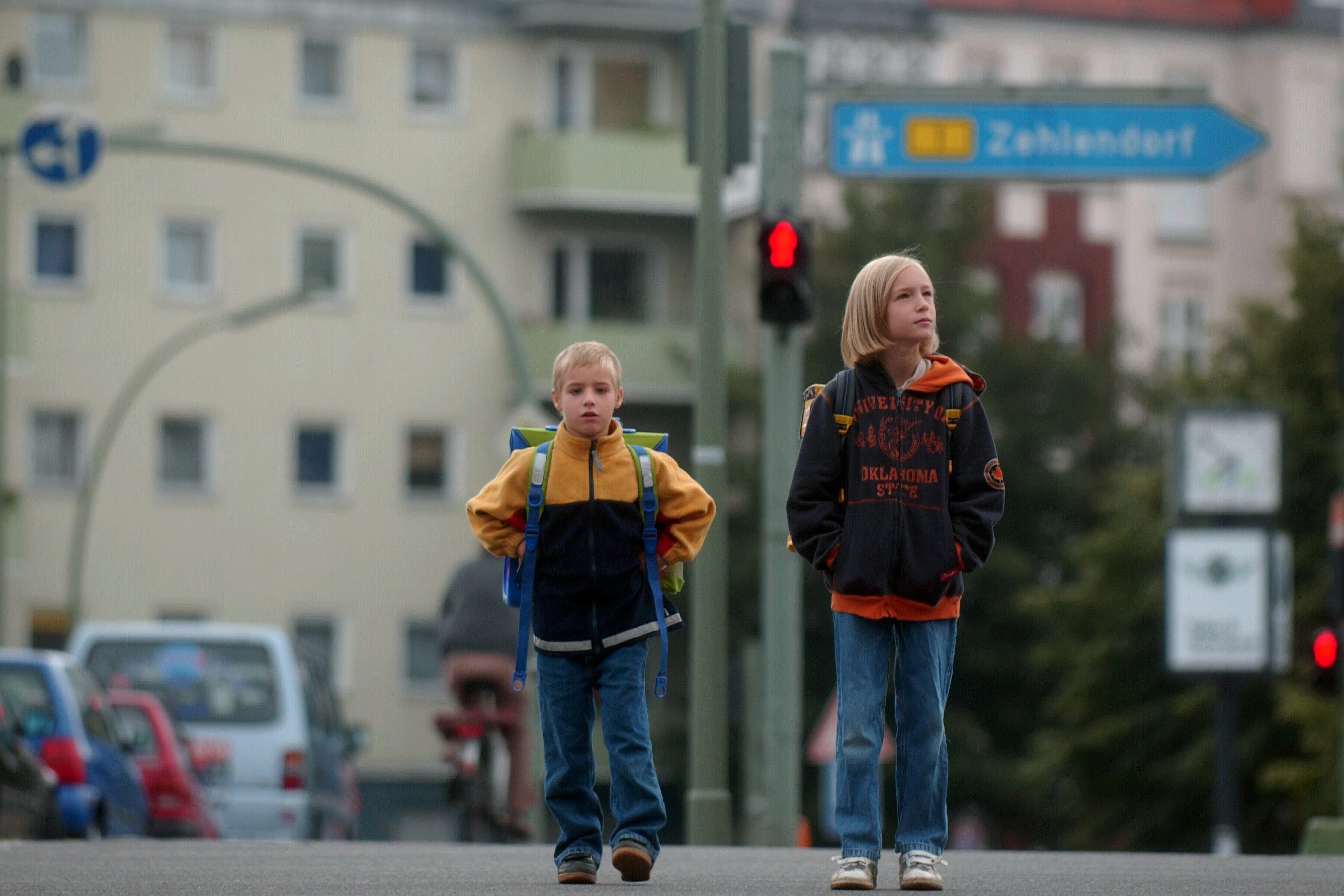 Morgens in Berlin unterwegs zur Schule: Felix (l.) und Maxim