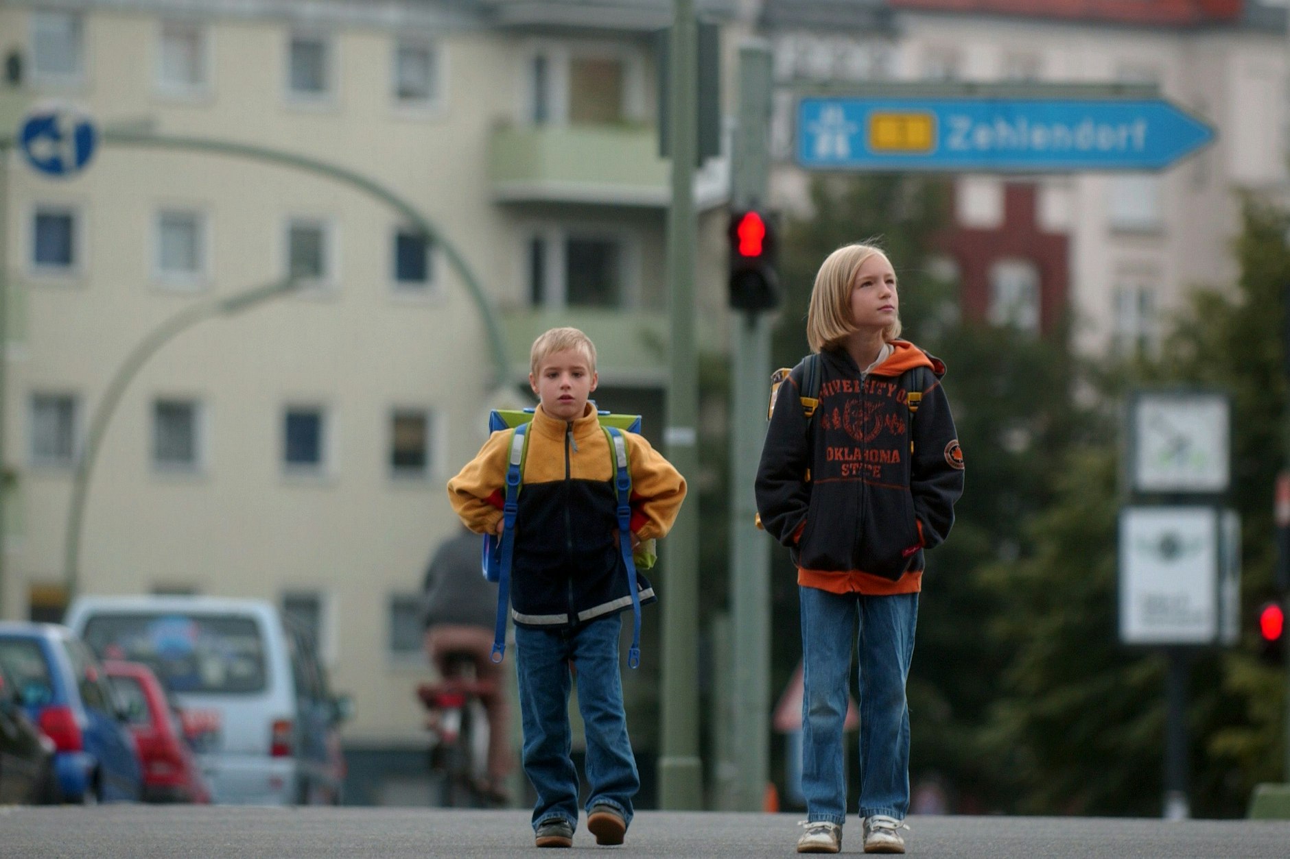 Morgens in Berlin unterwegs zur Schule: Felix (l.) und Maxim