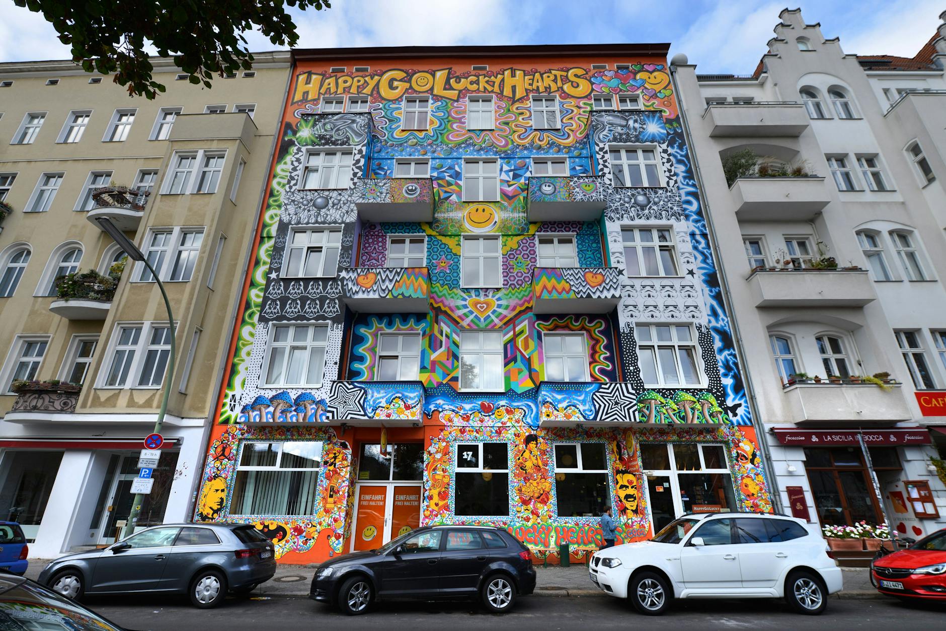 Fans der bunten Fassade müssen spätestens im Oktober Abschied nehmen.