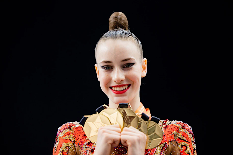 ARCHIV - Darja Varfolomeev hat zum WM-Auftakt der Rhythmischen Sportgymnastik gleich zwei Goldmedaillen gewonnen.  
