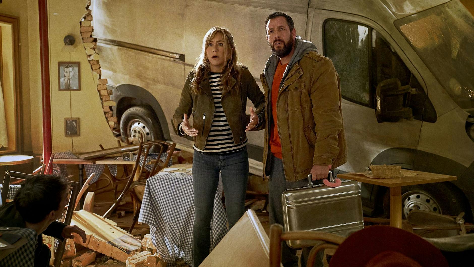 Jennifer Aniston mit Schauspiel-Partner Adam Sandler im Film „Murder Mystery“.