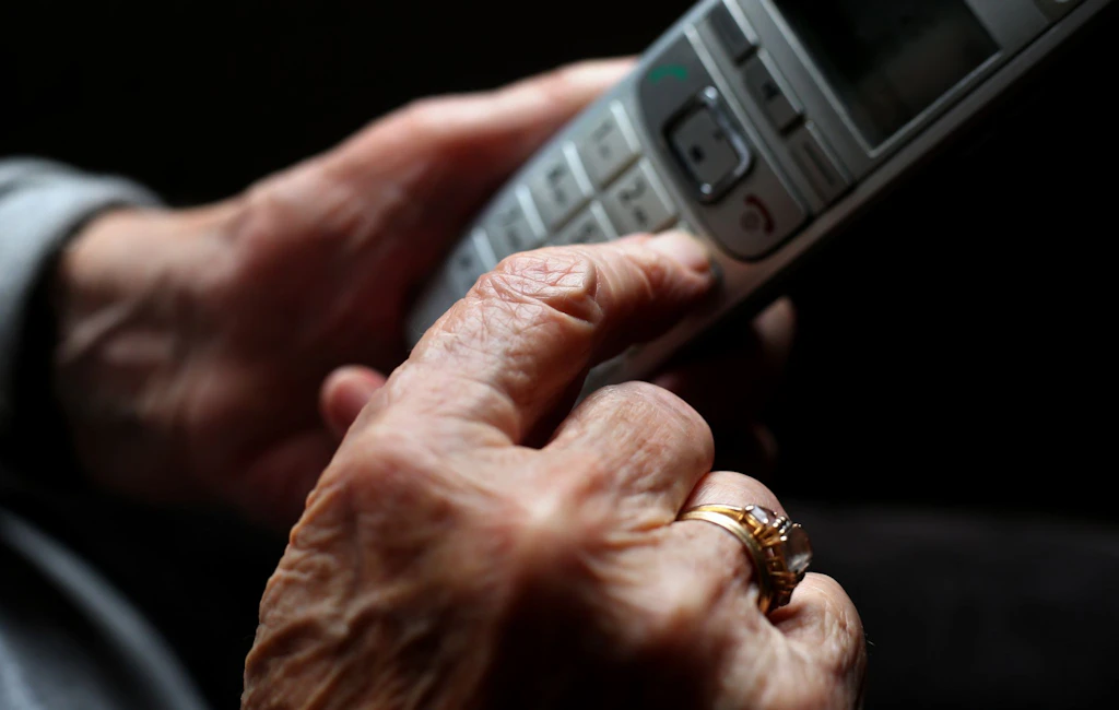 Potsdam: Falscher Staatsanwalt verängstigt Seniorin und bringt sie um ihr Erspartes