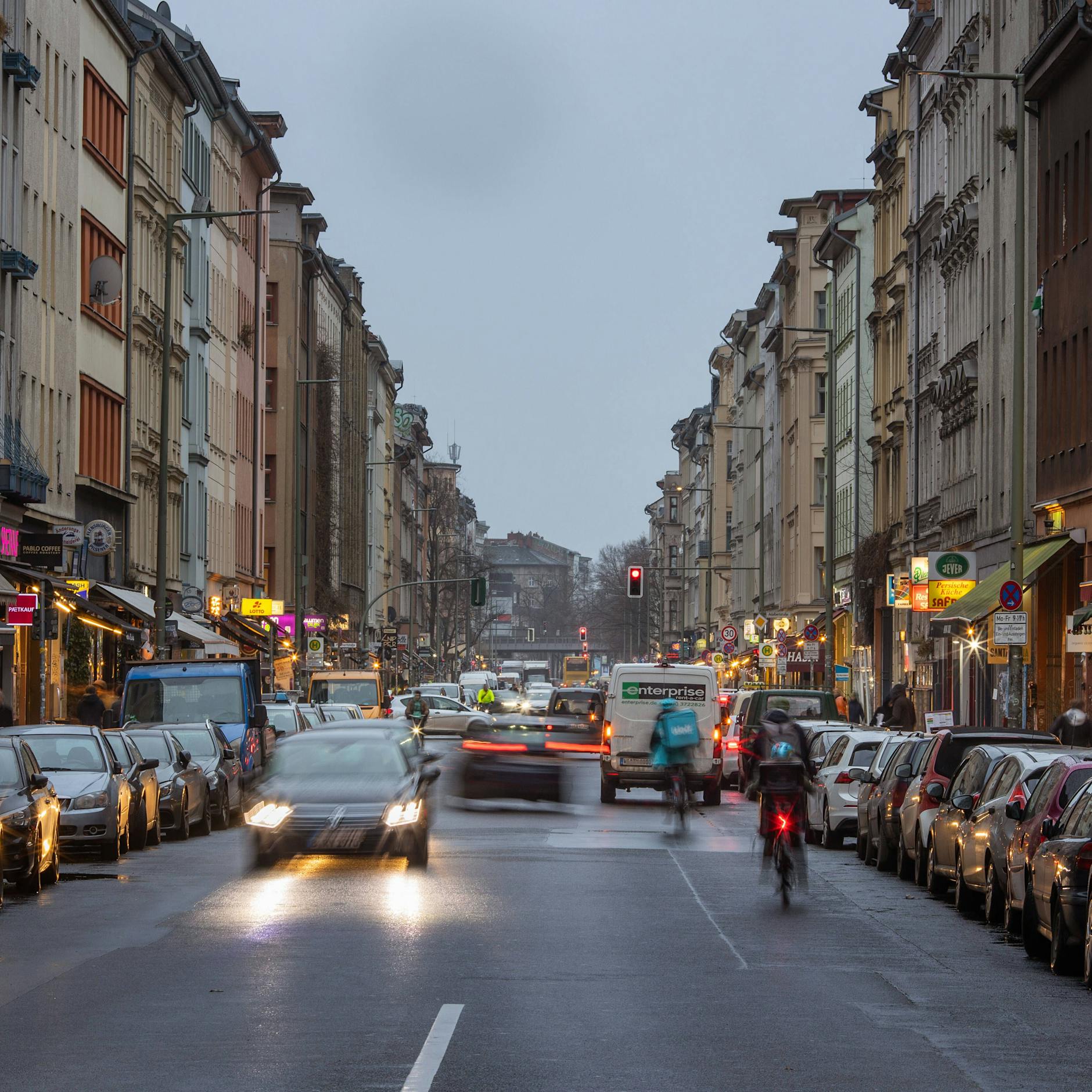 Kreuzberg: Mann wird bedroht, verfolgt und bewusstlos geschlagen