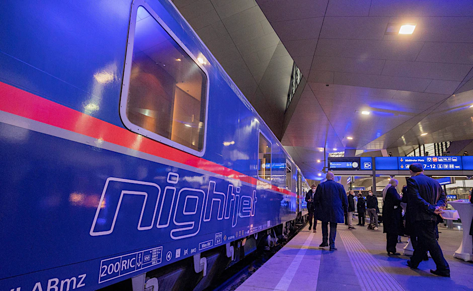Startklar für die Reise durch die Nacht: ein Nightjet der Österreichischen Bundesbahnen in Wien.