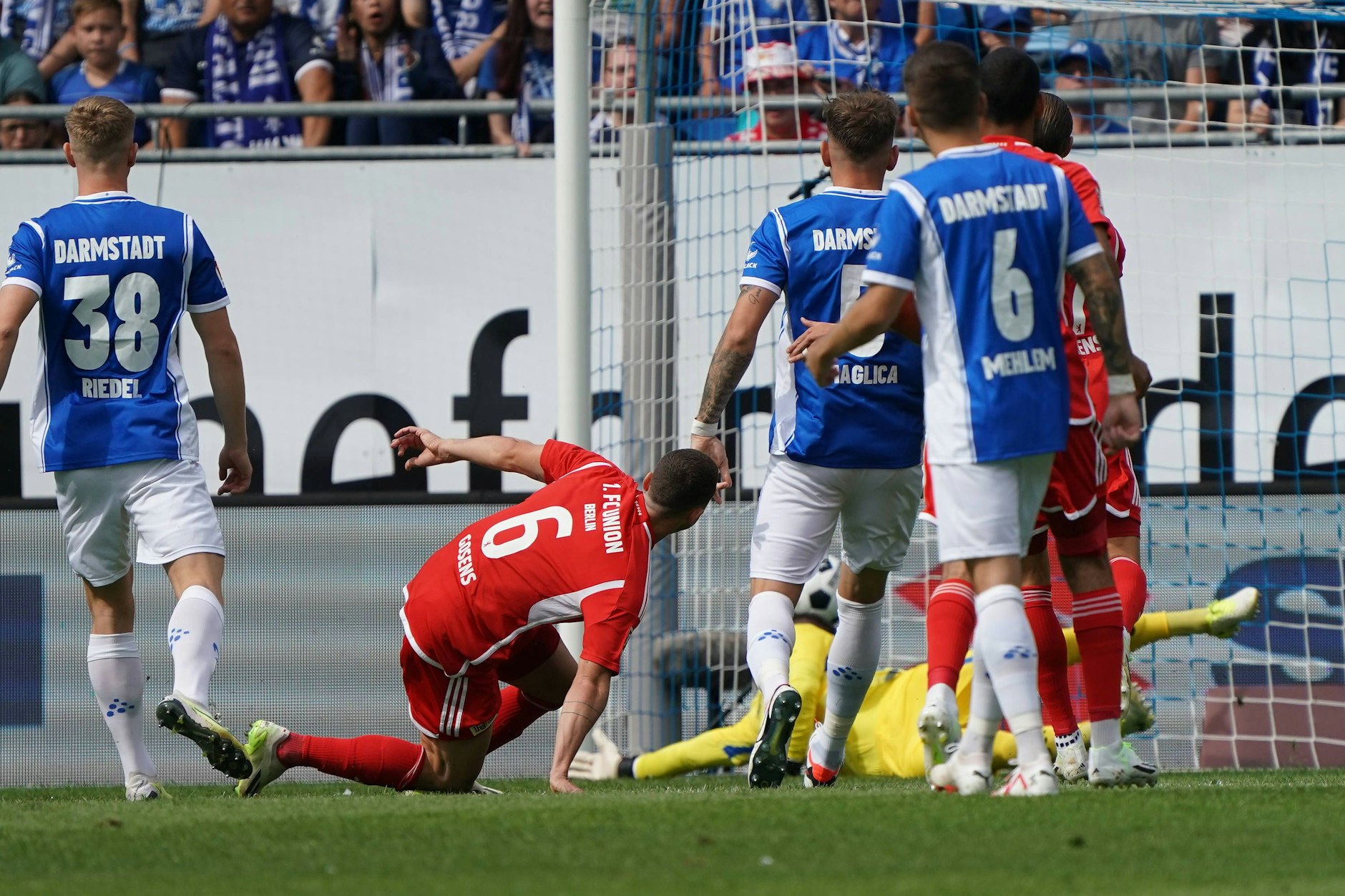 Robin Gosens erzielt das 1:0 für den 1. FC Union Berlin.