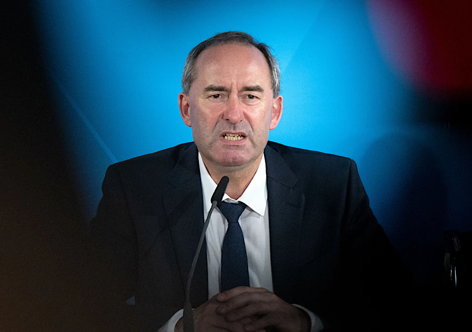 Wirtschaftsminister Hubert Aiwanger (Freie Wähler) weist die Vorwürfe zurück.