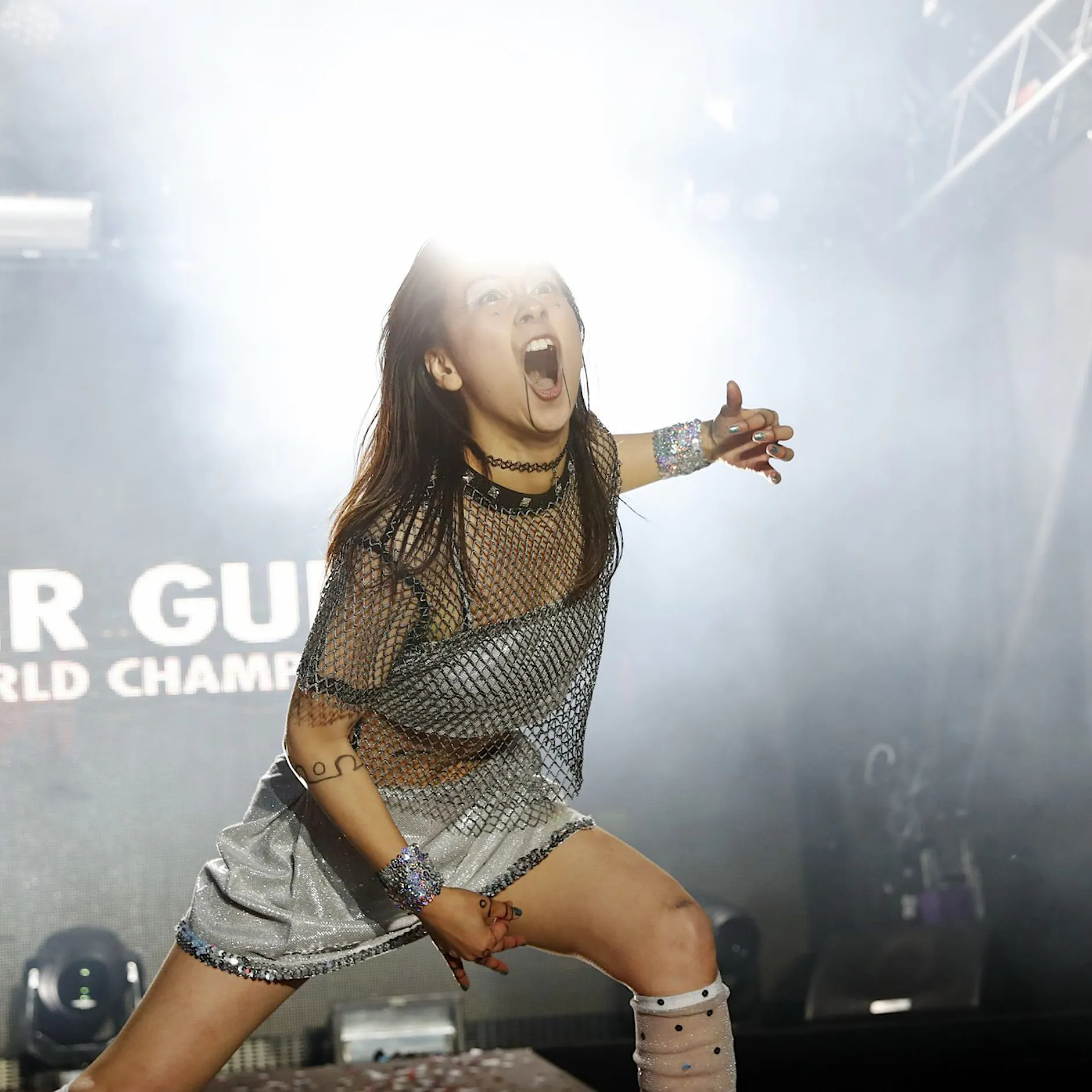 Meisterin der Luftgitarre - Japanerin gewinnt Wettbewerb