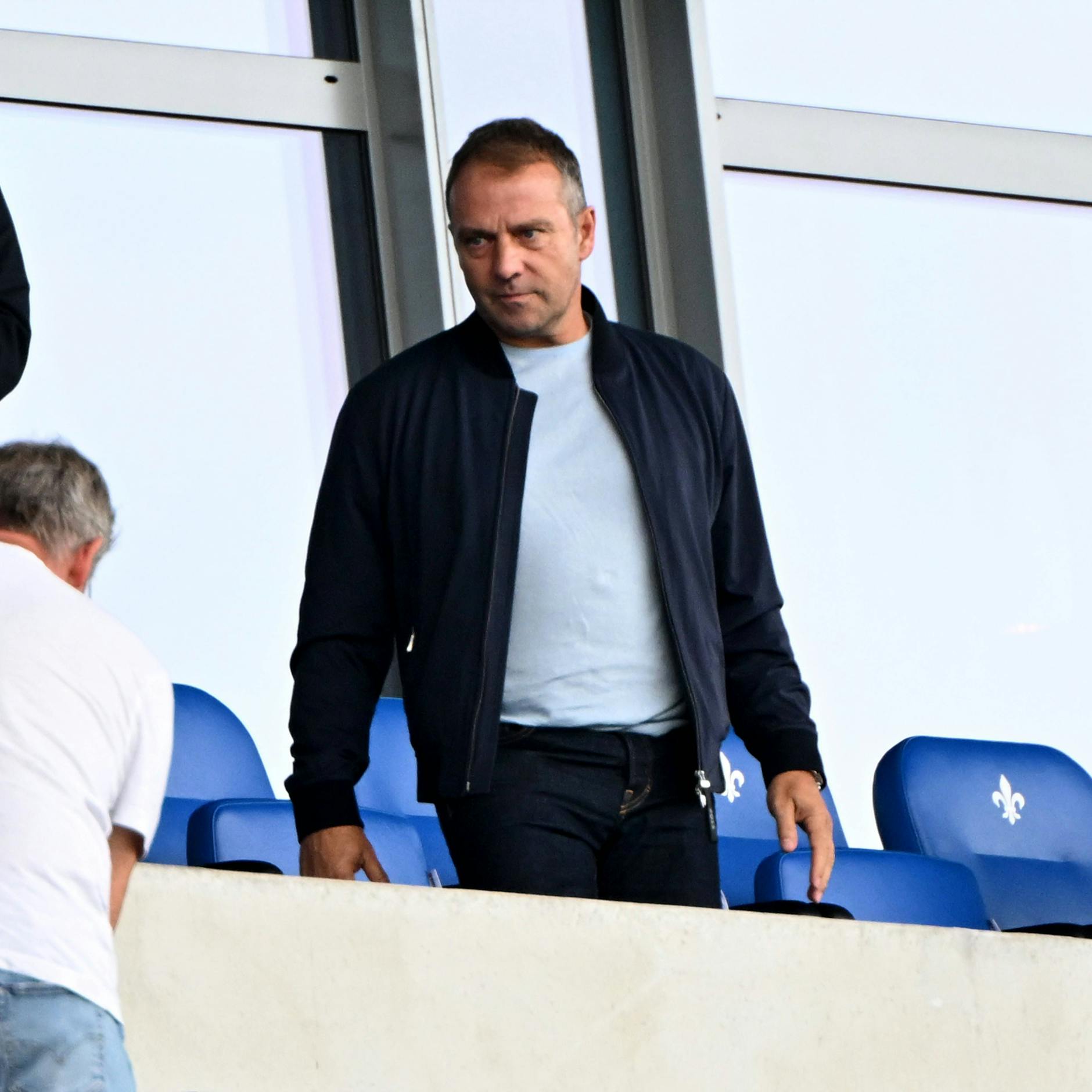 Bundestrainer Hansi Flick schaute sich in Darmstadt das 4:1 des 1. FC Union an. Natürlich warf er auch ein Auge auf Robin Gosens und Kevin Behrens.