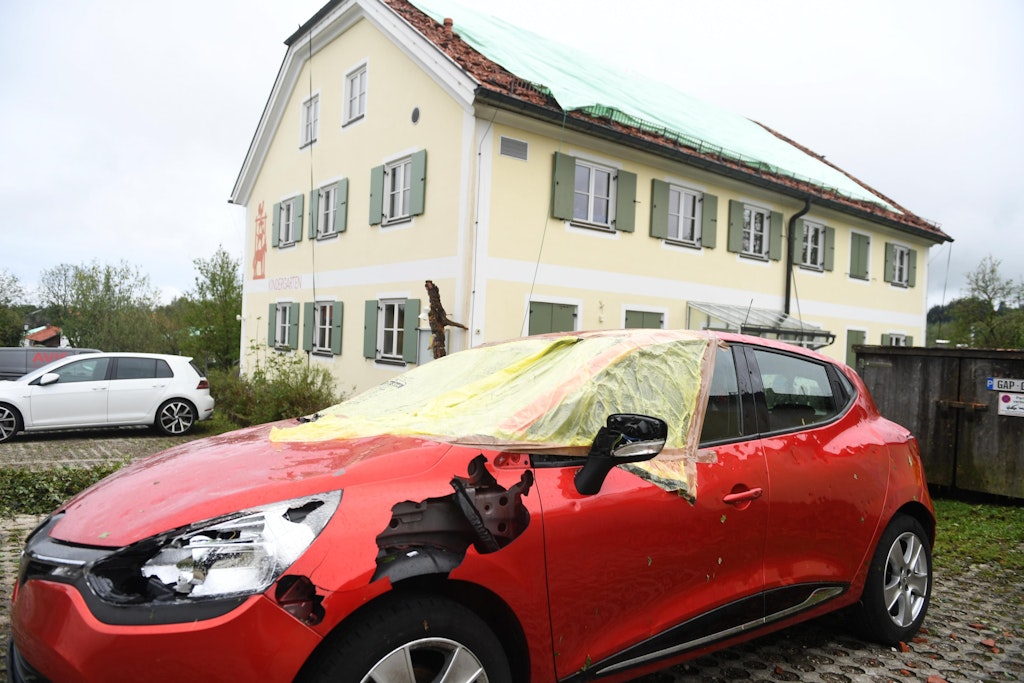 Kroupy poškozují 80 procent budov