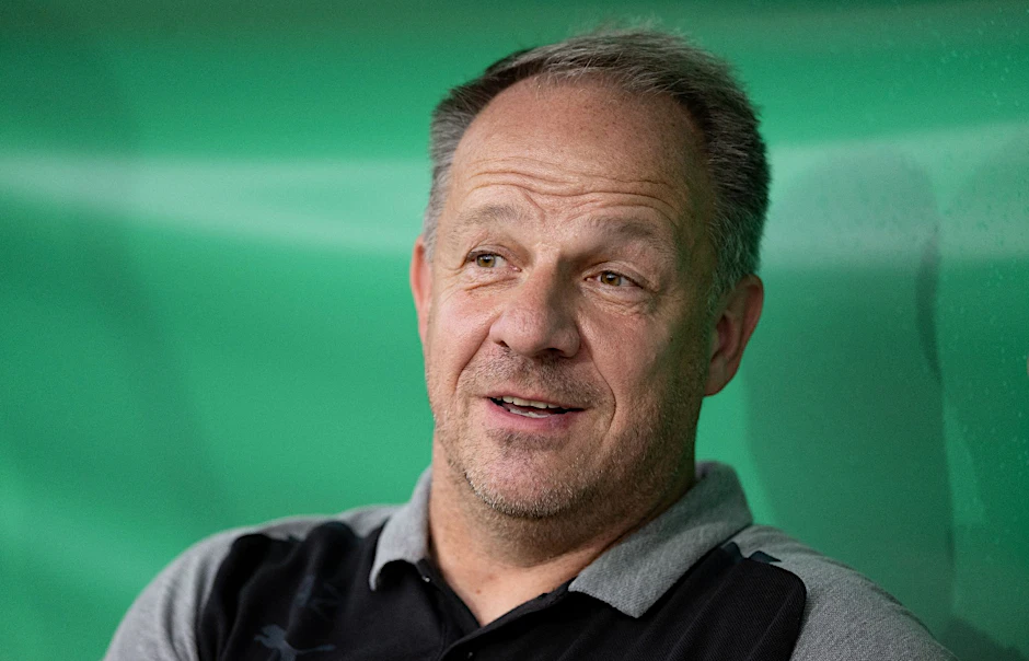 ARCHIV - Fürths Trainer Alexander Zorniger.  