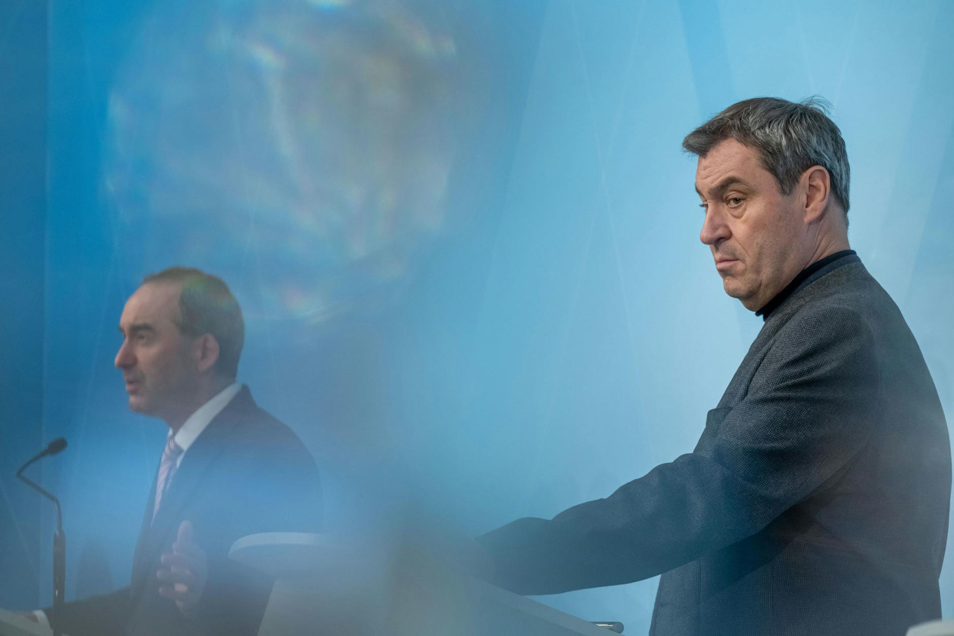 Bayerns Ministerpräsident Markus Söder (CSU, r.) mit seinem Vize Hubert Aiwanger (Freie Wähler).