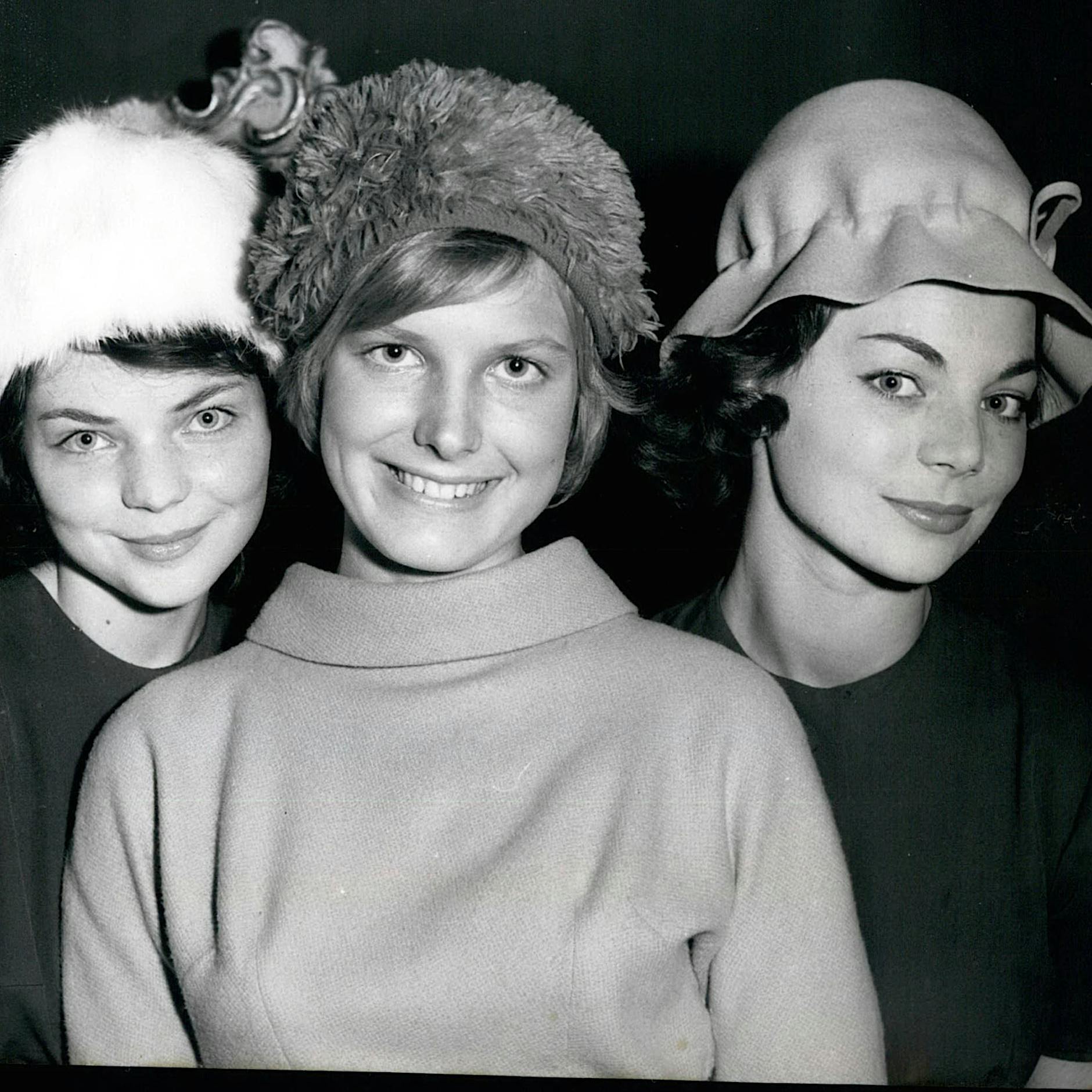 „Schneeflocken wie Feuer“ von Elfie Conrad: Ein kalter Frauenblick zurück