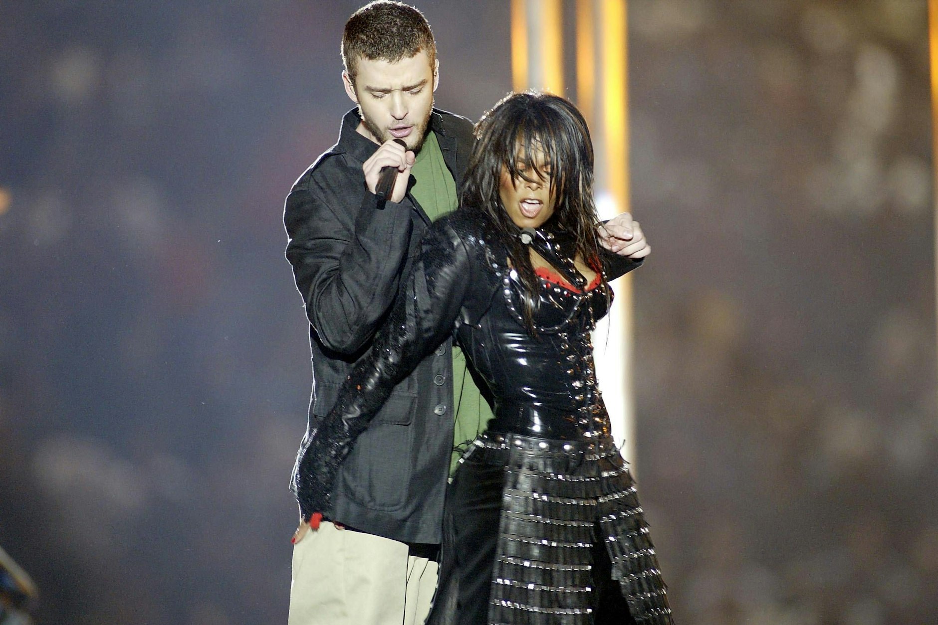 Justin Timberlake und Janet Jackson bei der Halbzeit-Show des Superbowls. Da war sie noch angezogen.&nbsp;