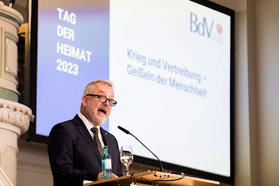 Bernd Fabritius, Präsident des Bundes der Vertriebenen (BdV), spricht bei der Auftaktveranstaltung zum «Tag der Heimat».  