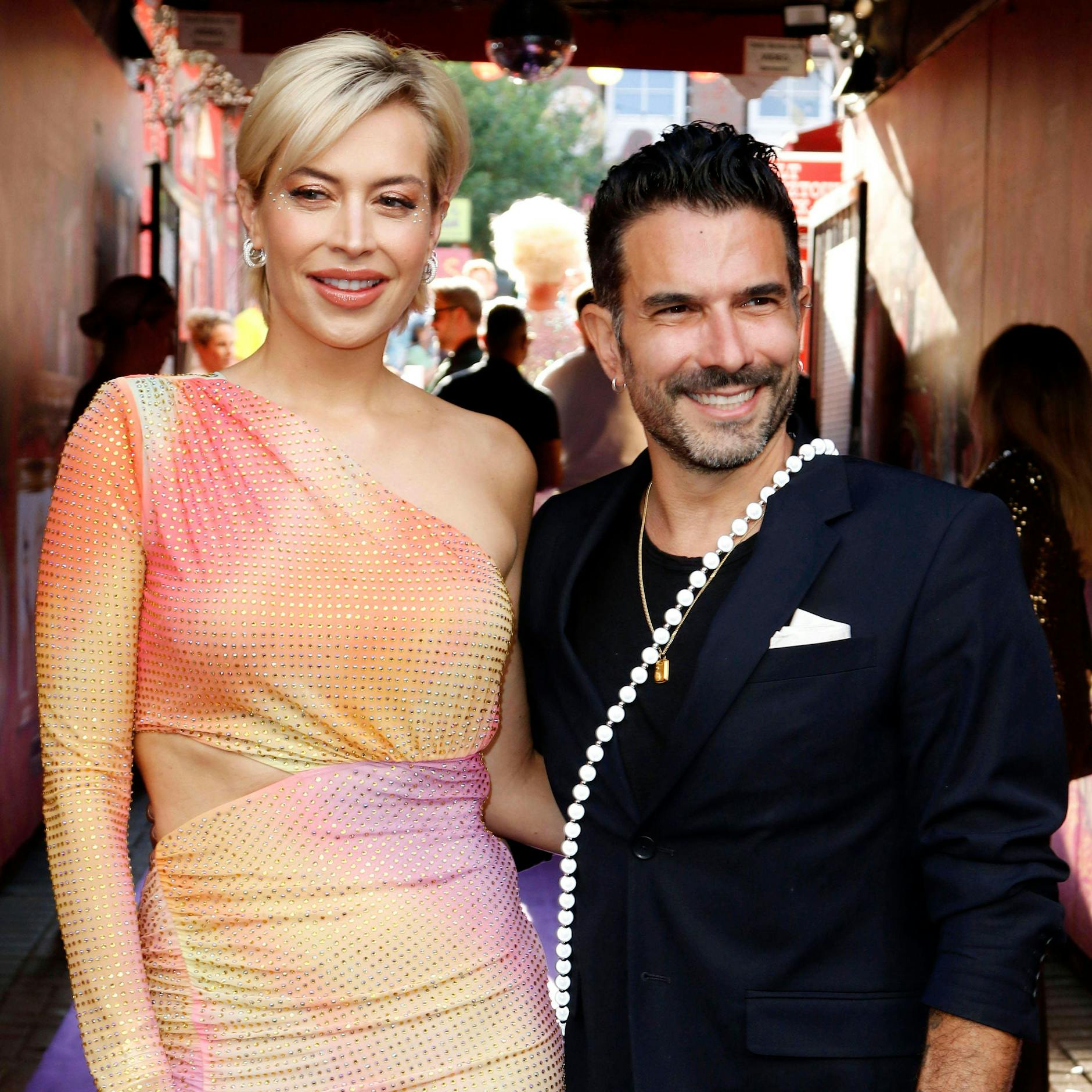 Verena und Marc spielen den Ärger um sich runter.