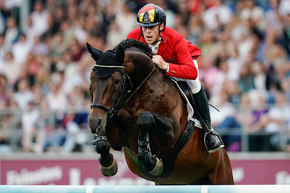 ARCHIV - Marcus Ehning auf dem Pferd Stargold.  