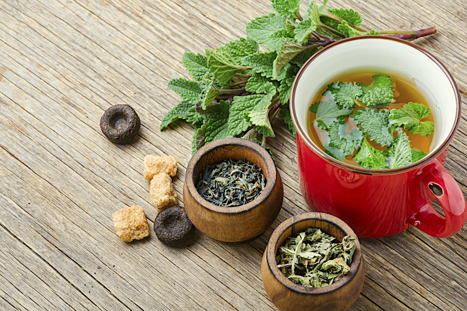 Zitronenmelisse ergibt einen wunderbaren Tee mit Zitronenaroma.