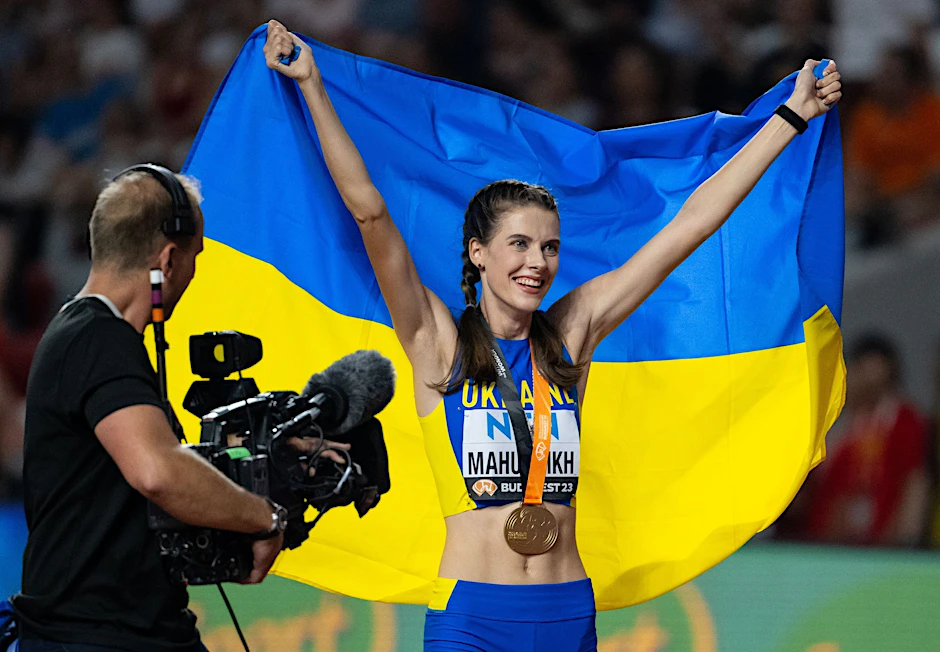 Jaroslawa Mahutschich aus der Ukraine jubelt nach dem Erfolg im Hochsprung.  