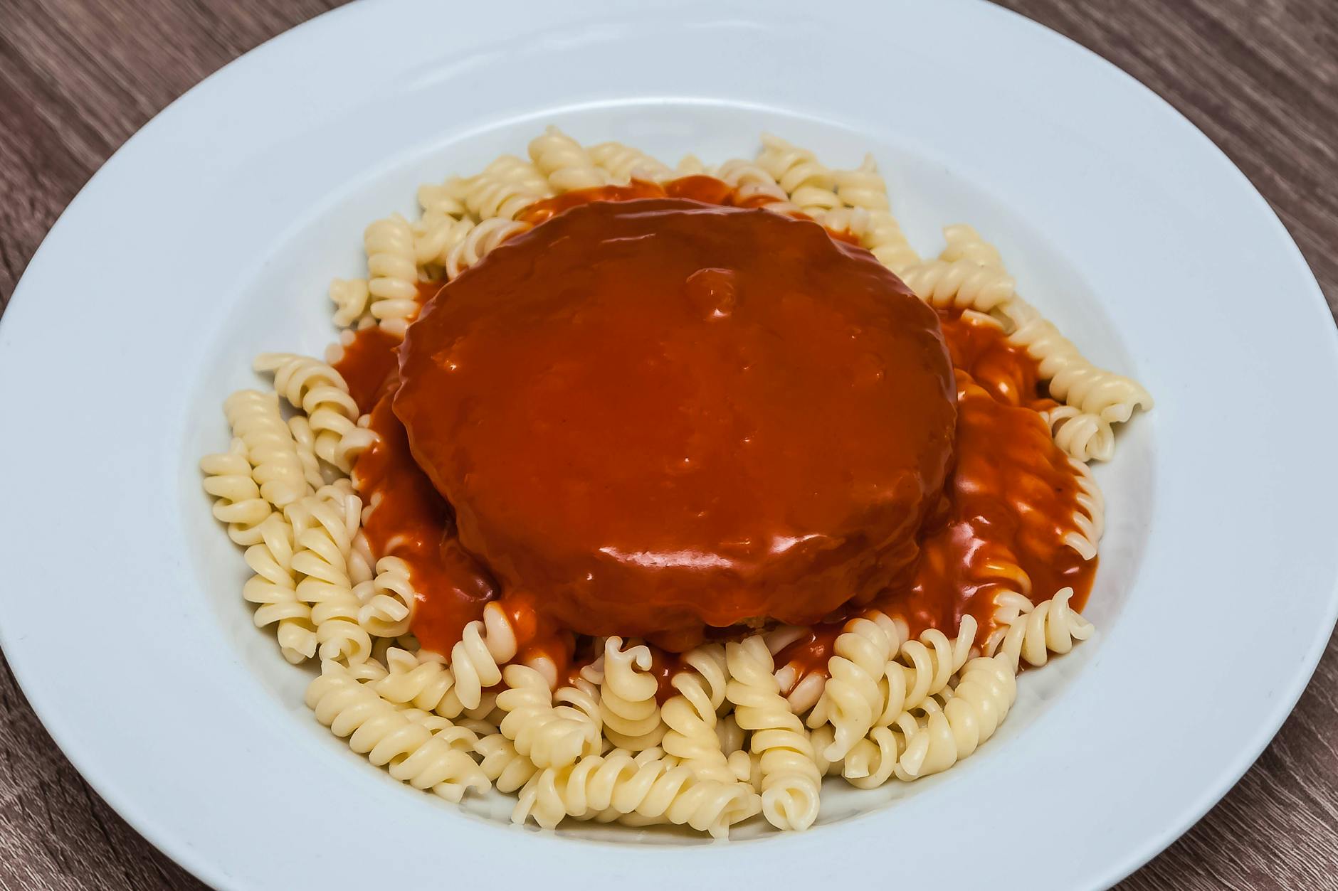 Das DDR-Jägerschnitzel ist ein echter Klassiker der ostdeutschen Küche.