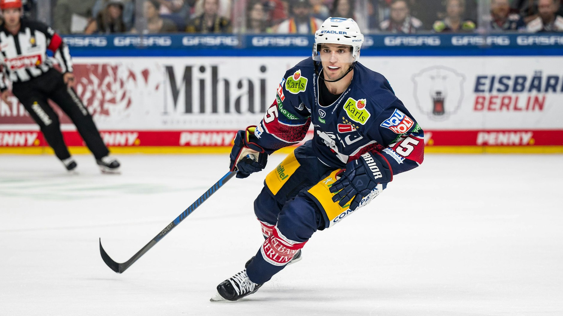 Eisbären Berlin Die Fans sind schon in Meisterform!