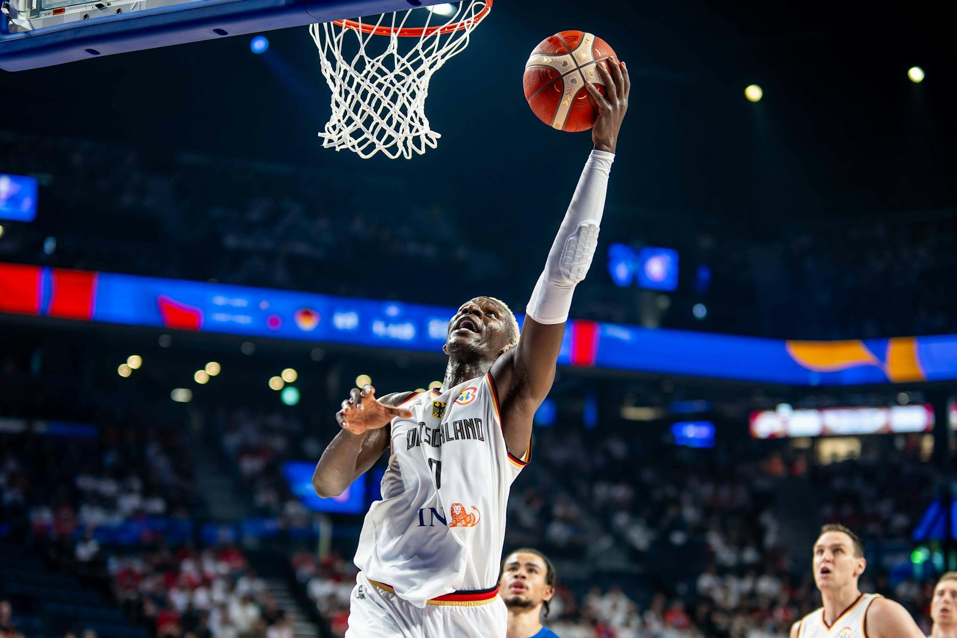 Isaac Bonga trumpfte in der WM-Partie der deutschen Basketballer gegen Finnland auf.