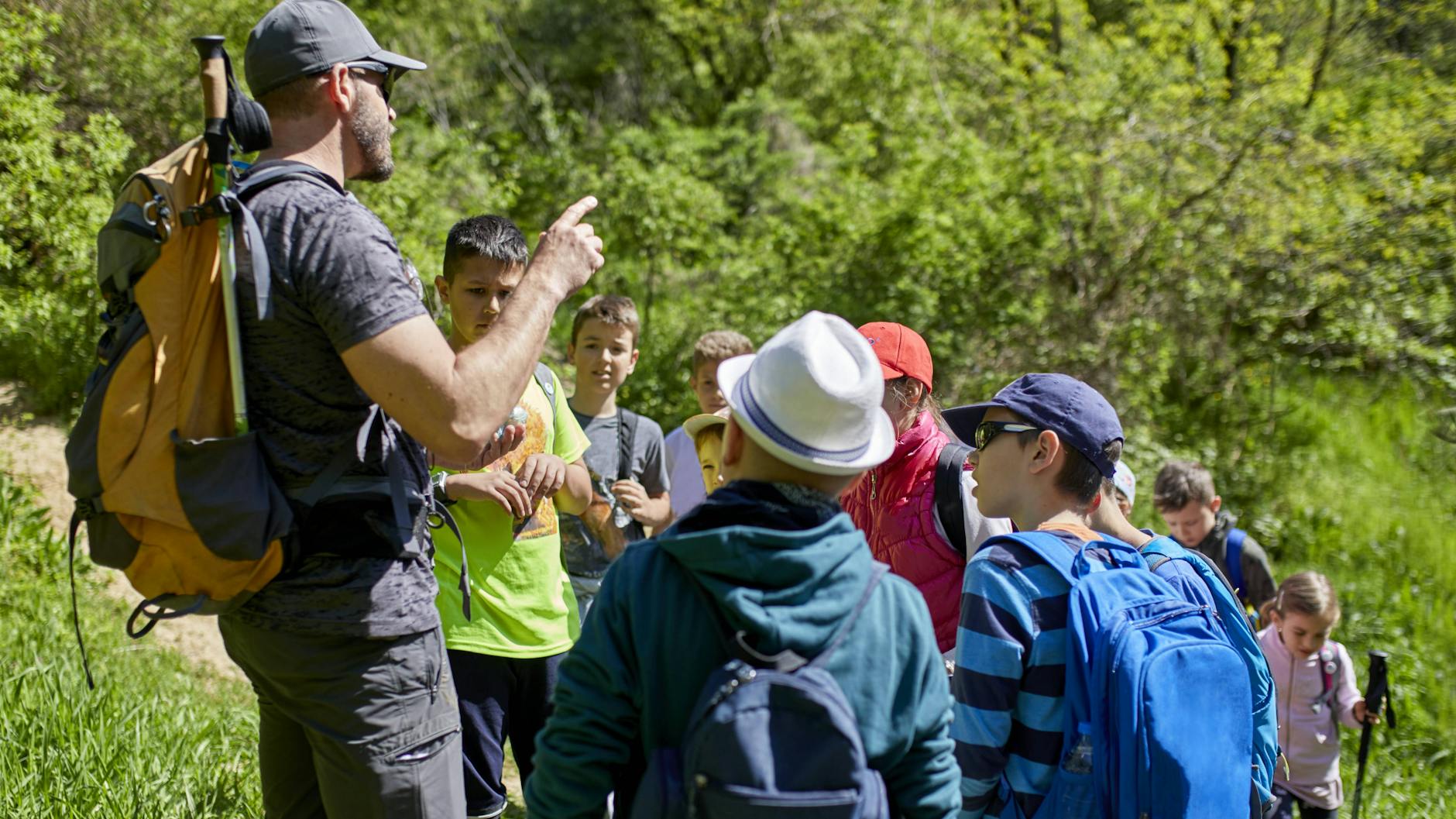 4-Tage-Woche in der Schule: Neben vier Tagen Unterricht soll es einen Tag für Ausflüge, Wanderungen oder Sport-Aktionen geben.