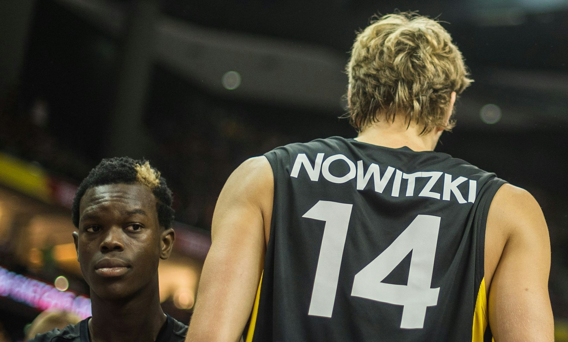ARCHIV - Dennis Schröder und Co. wollen an die Erfolge der Nowitzki-Ära heranreichen.  