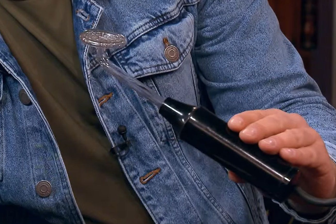 Merkwürdiges Gerät, das irgendwie mit Strom funktioniert. Lassen sich die „Bares für Rares“-Händler darauf ein?