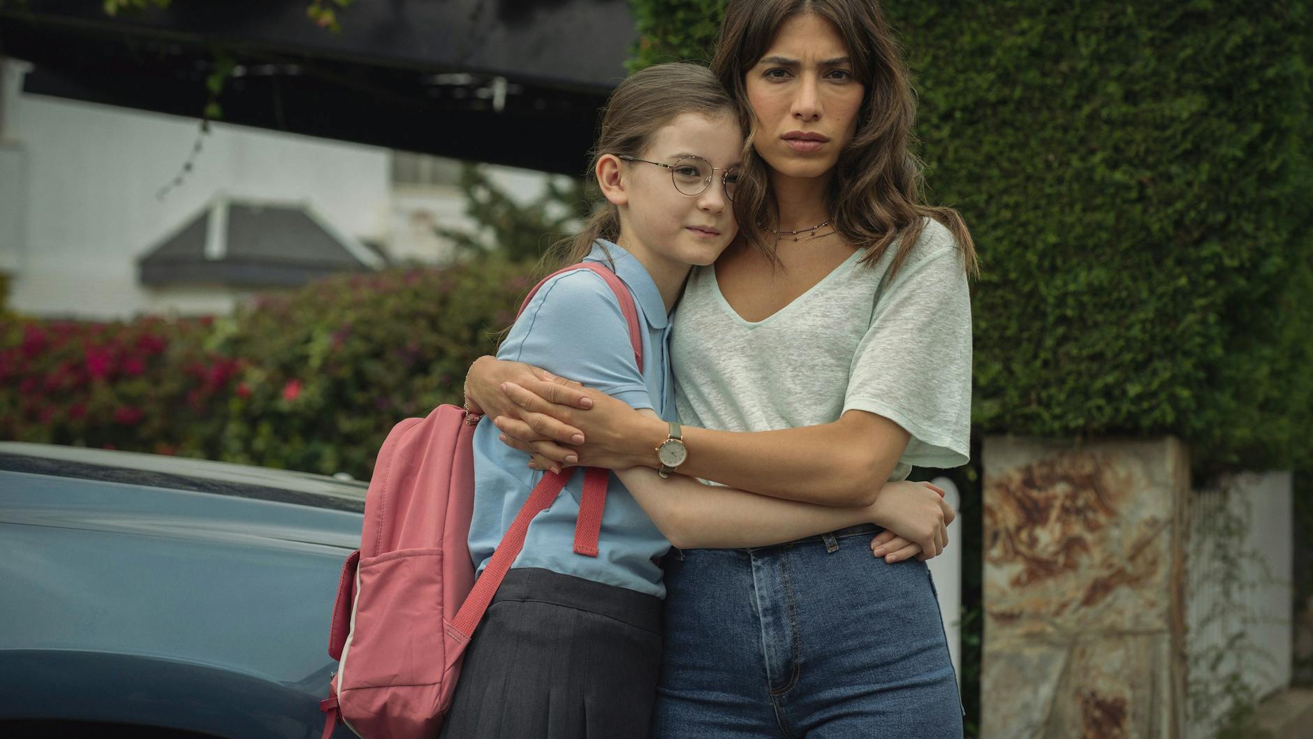 „Who is Erin Carter?“ dreht sich um Erin Carter und ihre Tochter Harper, deren Leben sich schlagartig ändert.