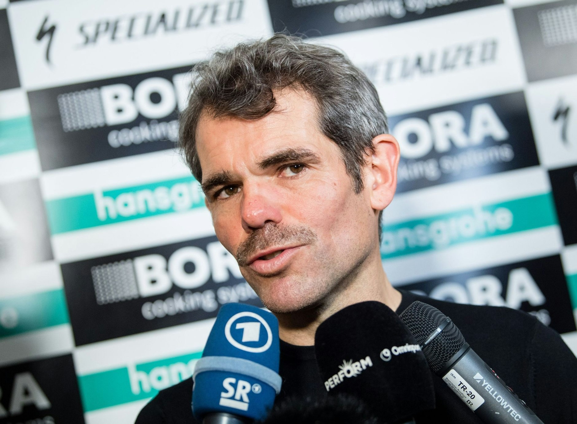 ARCHIV - Ralph Denk blickt mit Sorge auf den steigenden Einfluss der Sponsoren aus dem Mittleren Osten.  