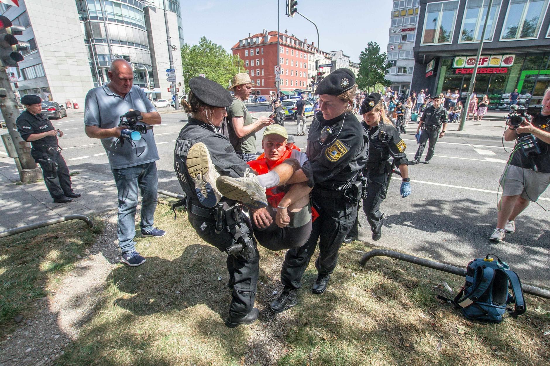 Zurzeit nehmen die Klimaaktivisten der Letzten Generation vor allem die bayerischen Straßen ins Visier, so wie hier am 24. August in München.