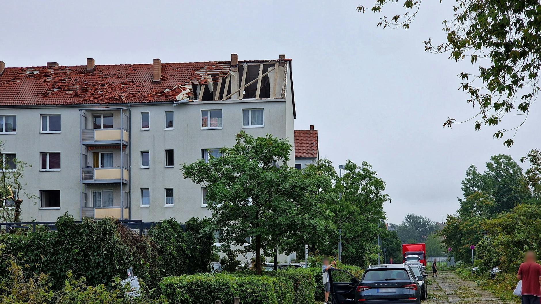 Eines der geschädigten Dächer in Brandenburg an der Havel.