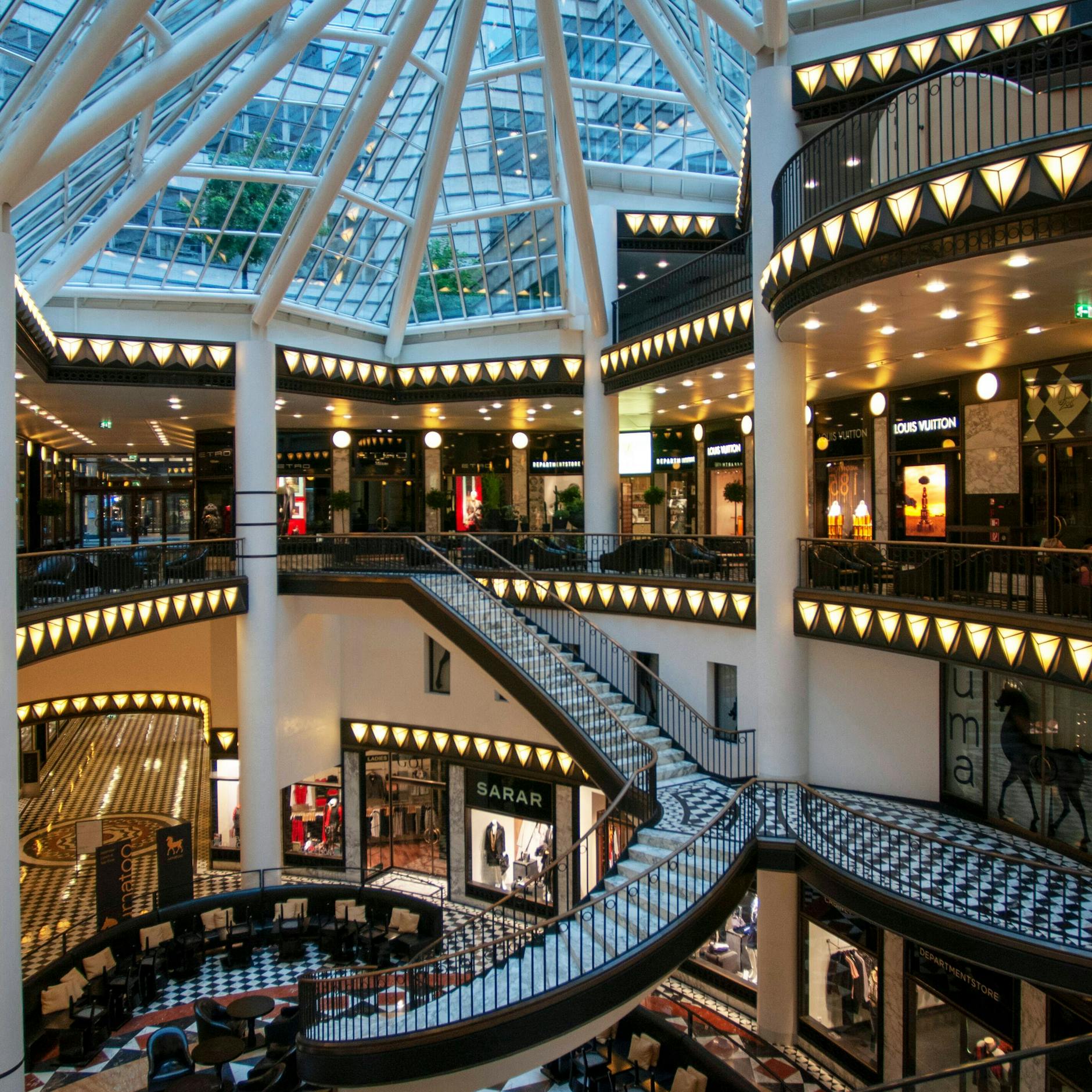 Verschwindet die Galeries Lafayette 2024 aus Berlin?