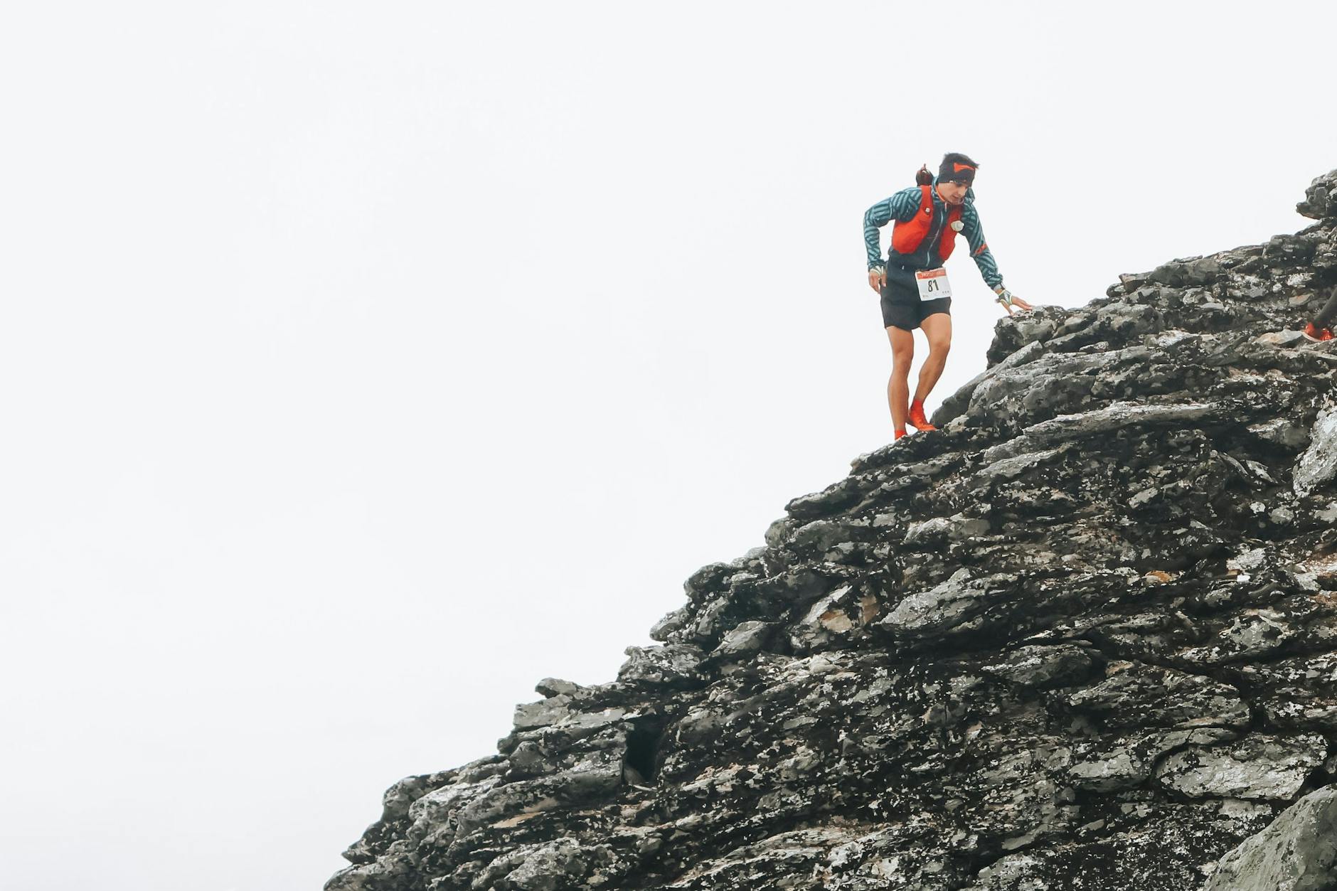 Als Bergläufer kraxelt Felix Kuschmierz auch bei Rennen auf schroffe Felsen.