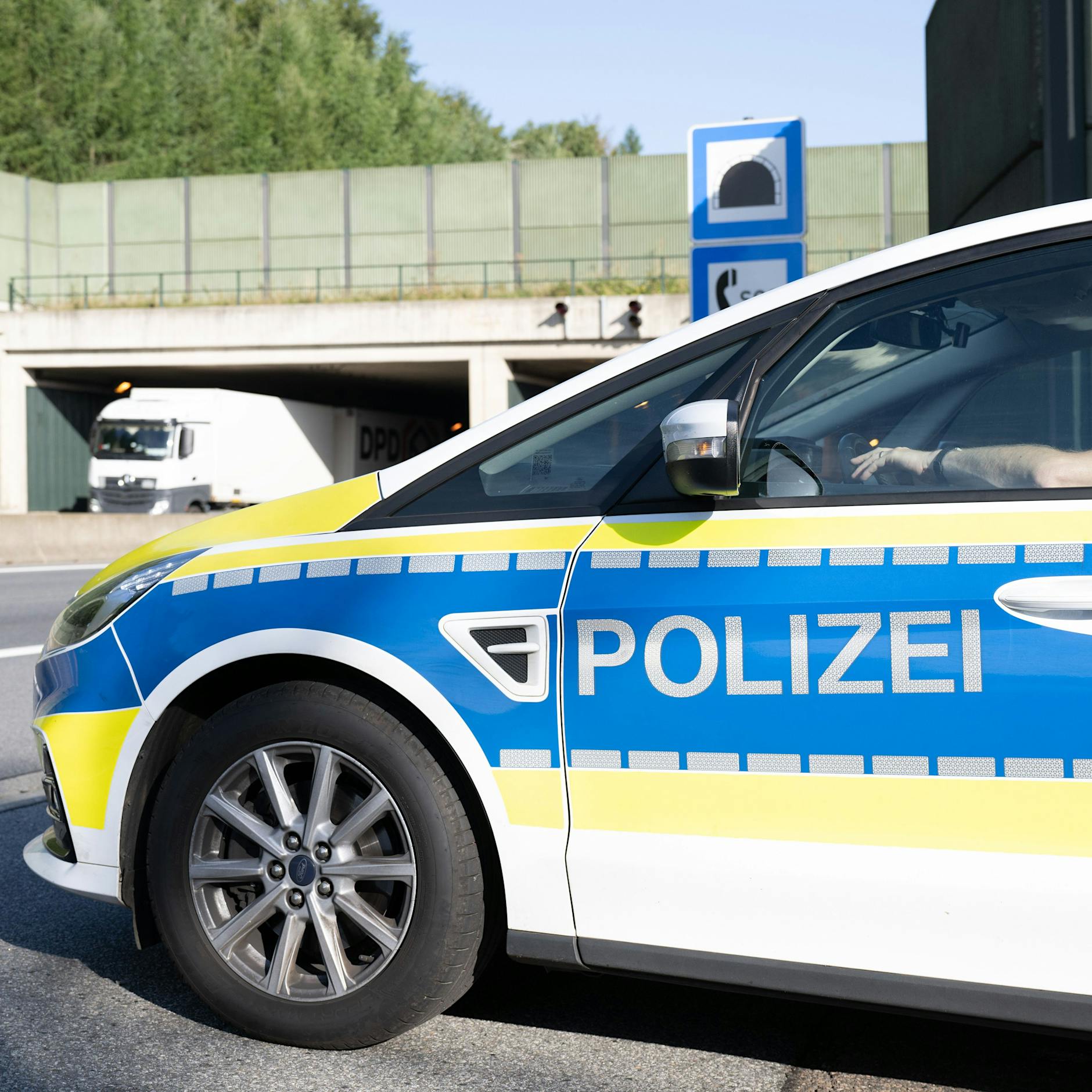 Leiche auf der A10 gefunden! Autobahn stundenlang voll gesperrt