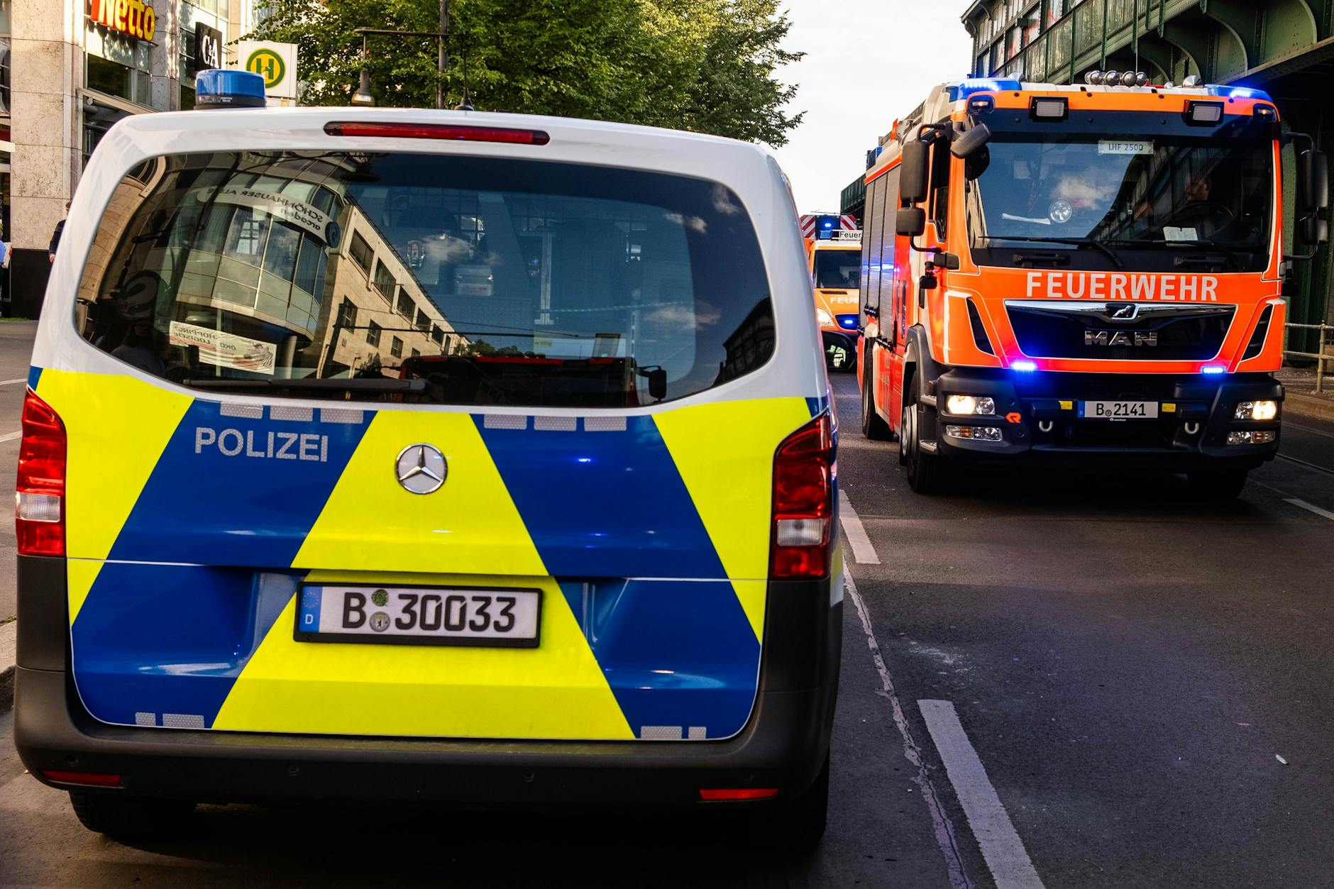 In Berlin-Lichtenberg kam ein Mann bei einem Wohnungsbrand ums Leben. (Illustration)