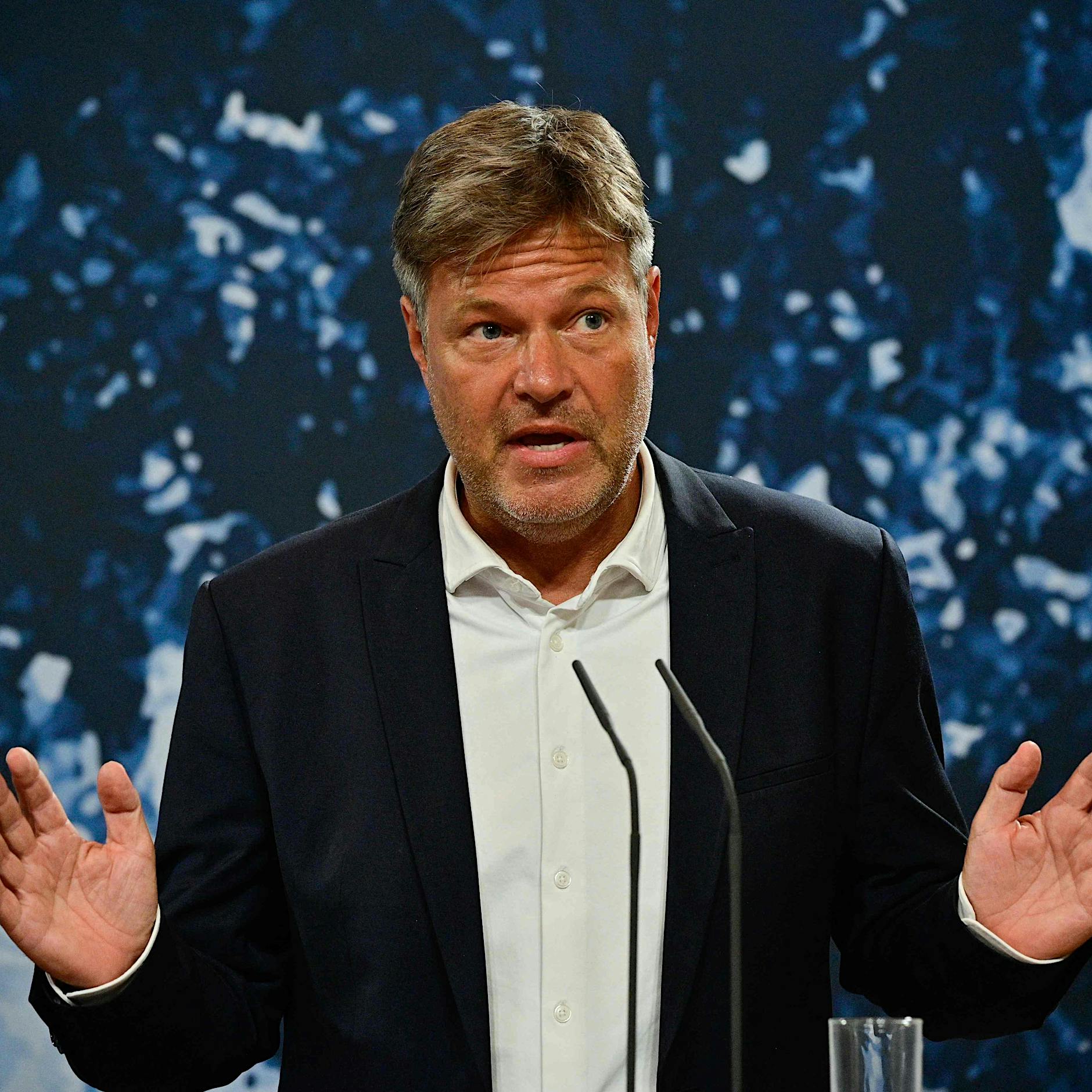 Aiwanger-Affäre: Habeck verlangt von Söder, Stellung zu beziehen